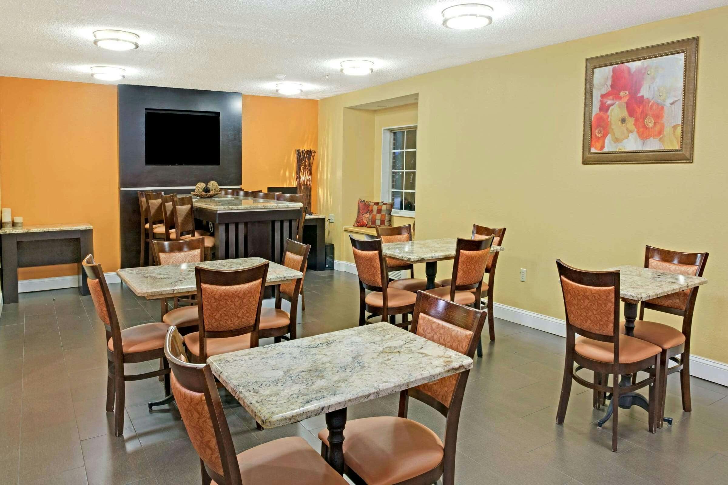 Hotel Microtel Inn & Suites by Wyndham Charlotte/University Place photo 1