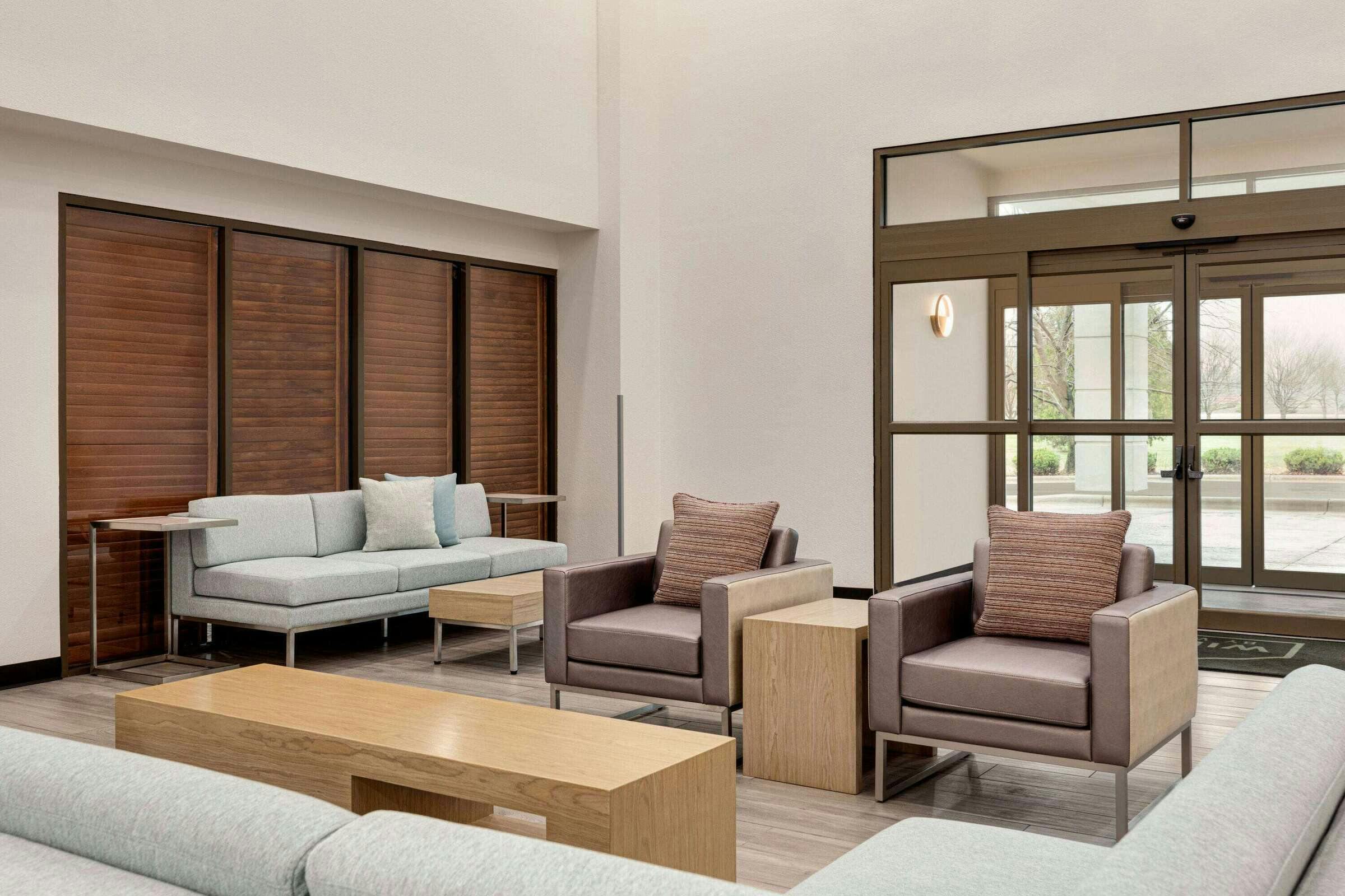 Hotel Wingate by WY Green Bay Arpt photo 1