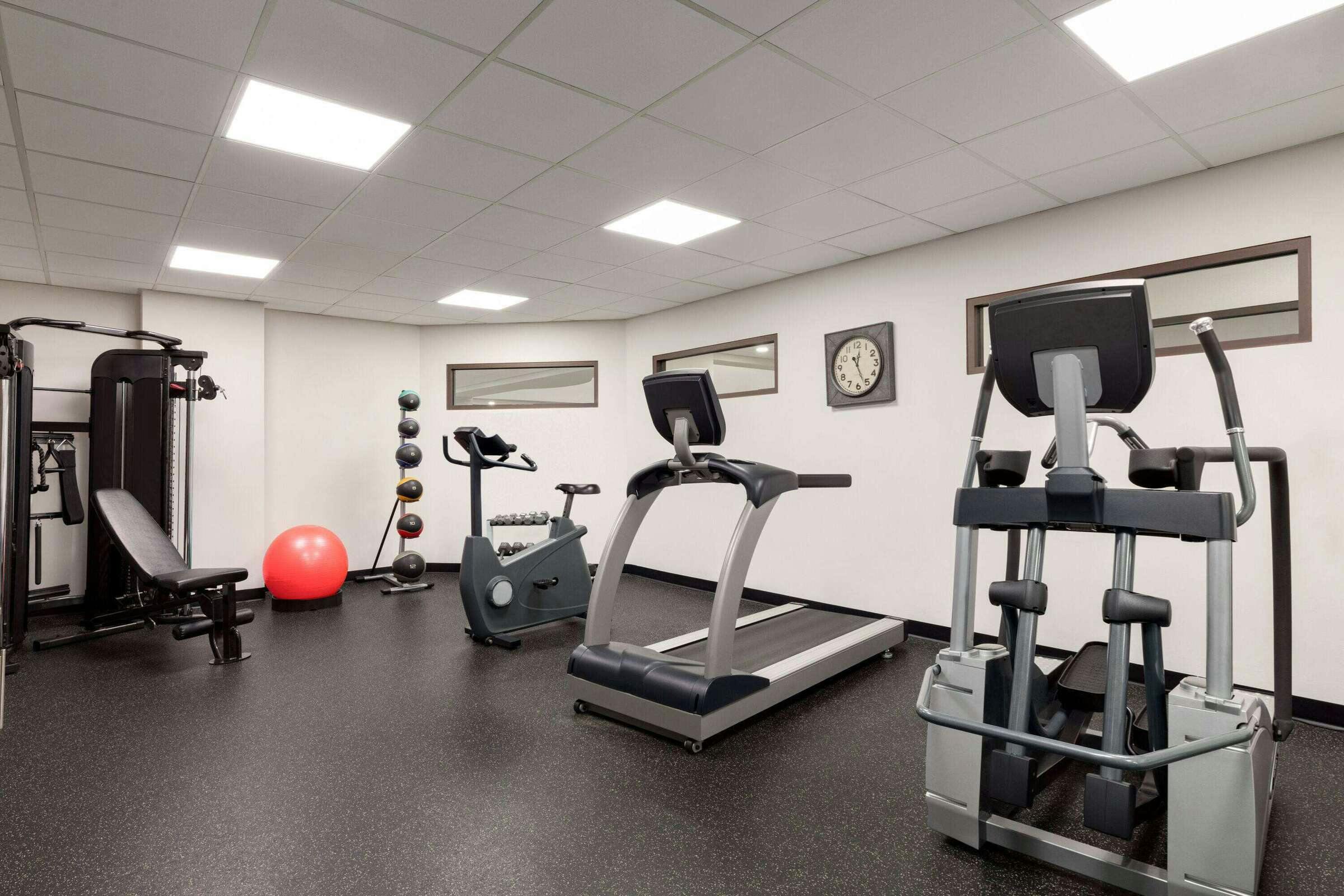 Hotel Wingate by WY Green Bay Arpt photo 4