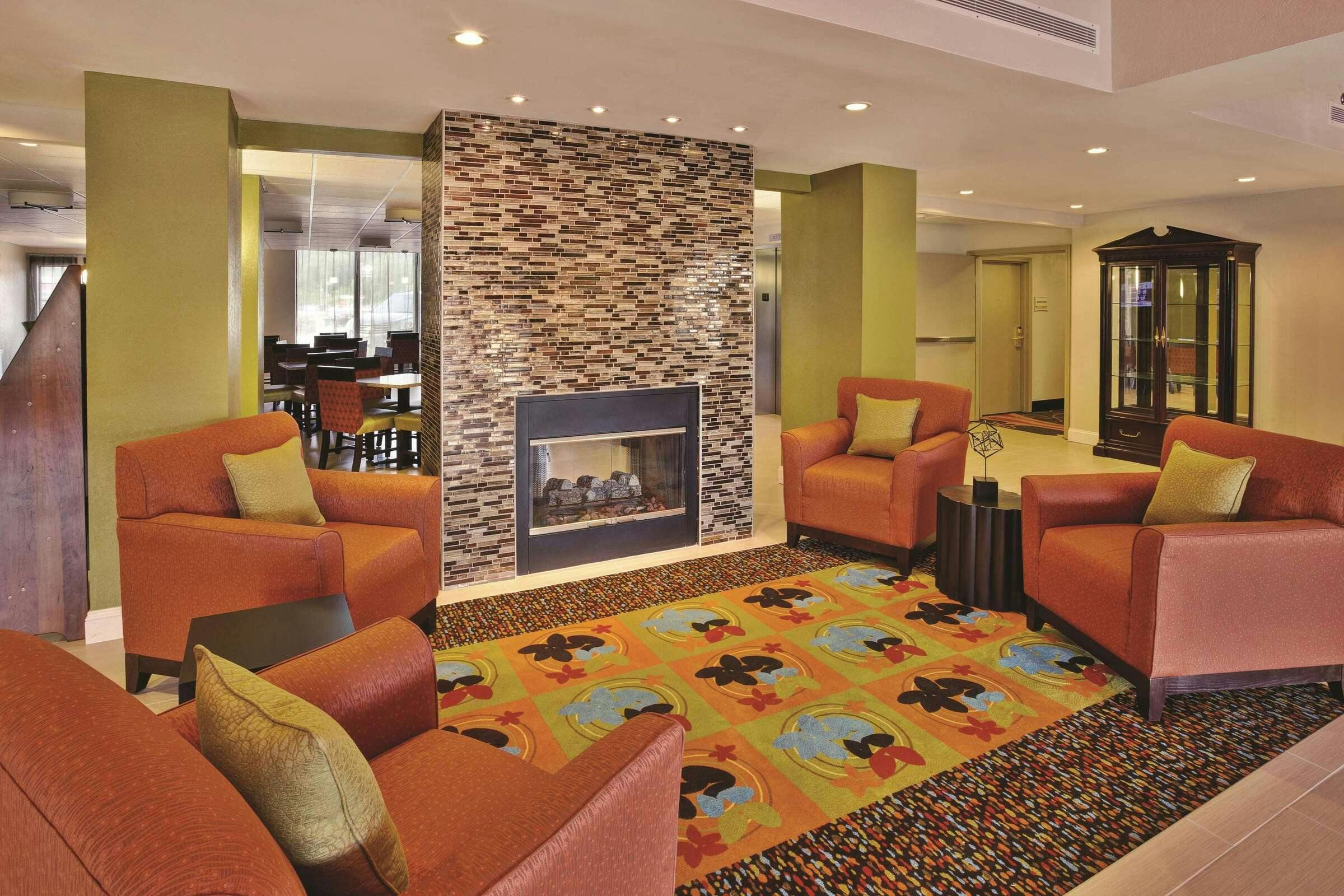 Hotel La Quinta Inn Ste Elkview photo 4
