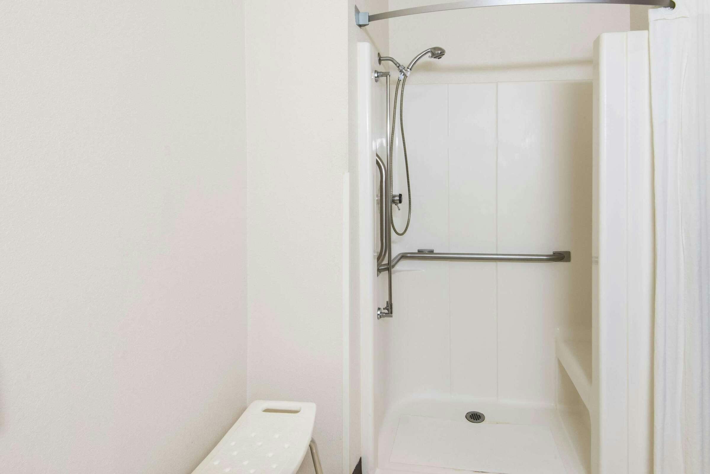 Hotel Super 8 by Wyndham Richfield/Cleveland photo 3