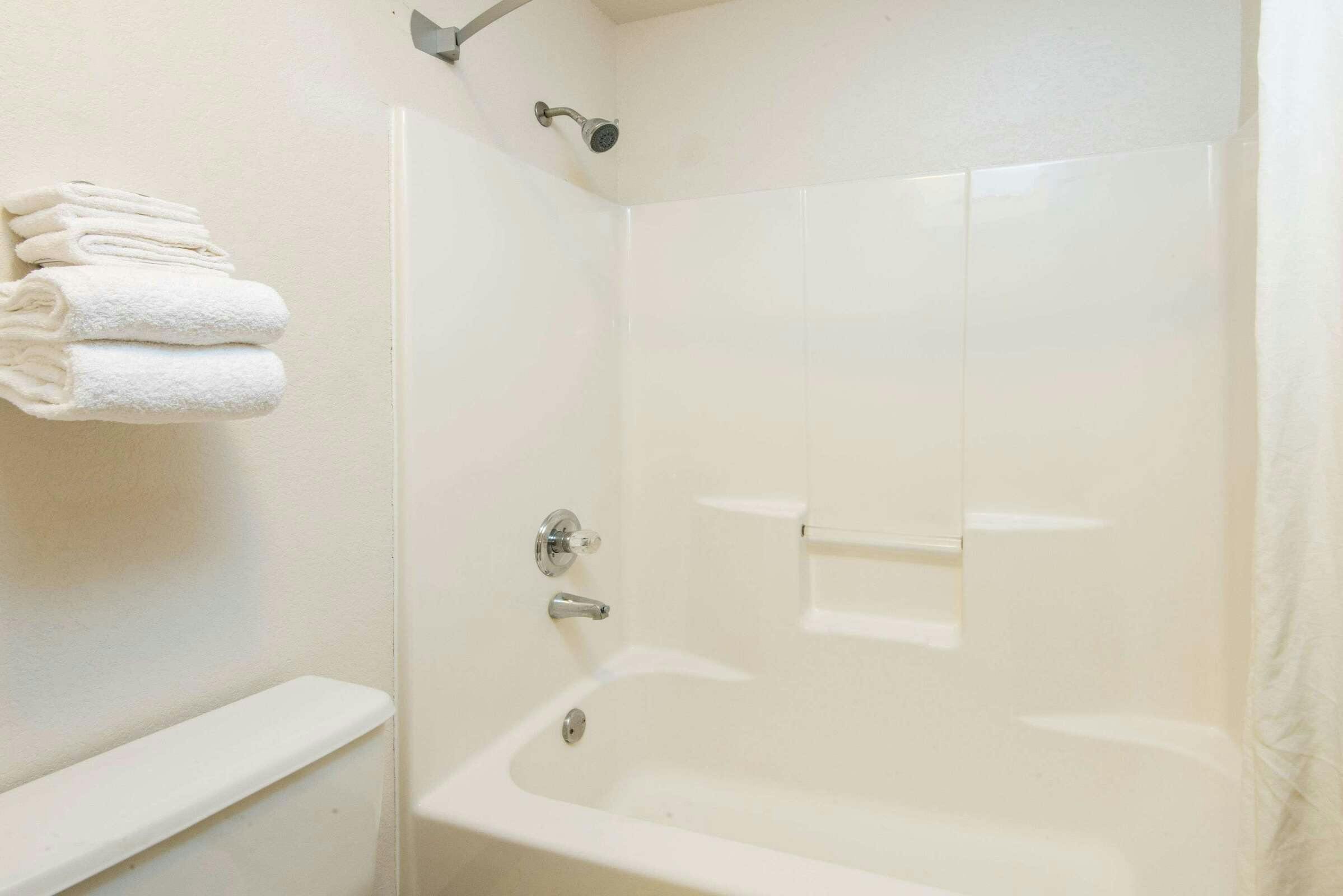 Hotel Super 8 by Wyndham Richfield/Cleveland photo 4