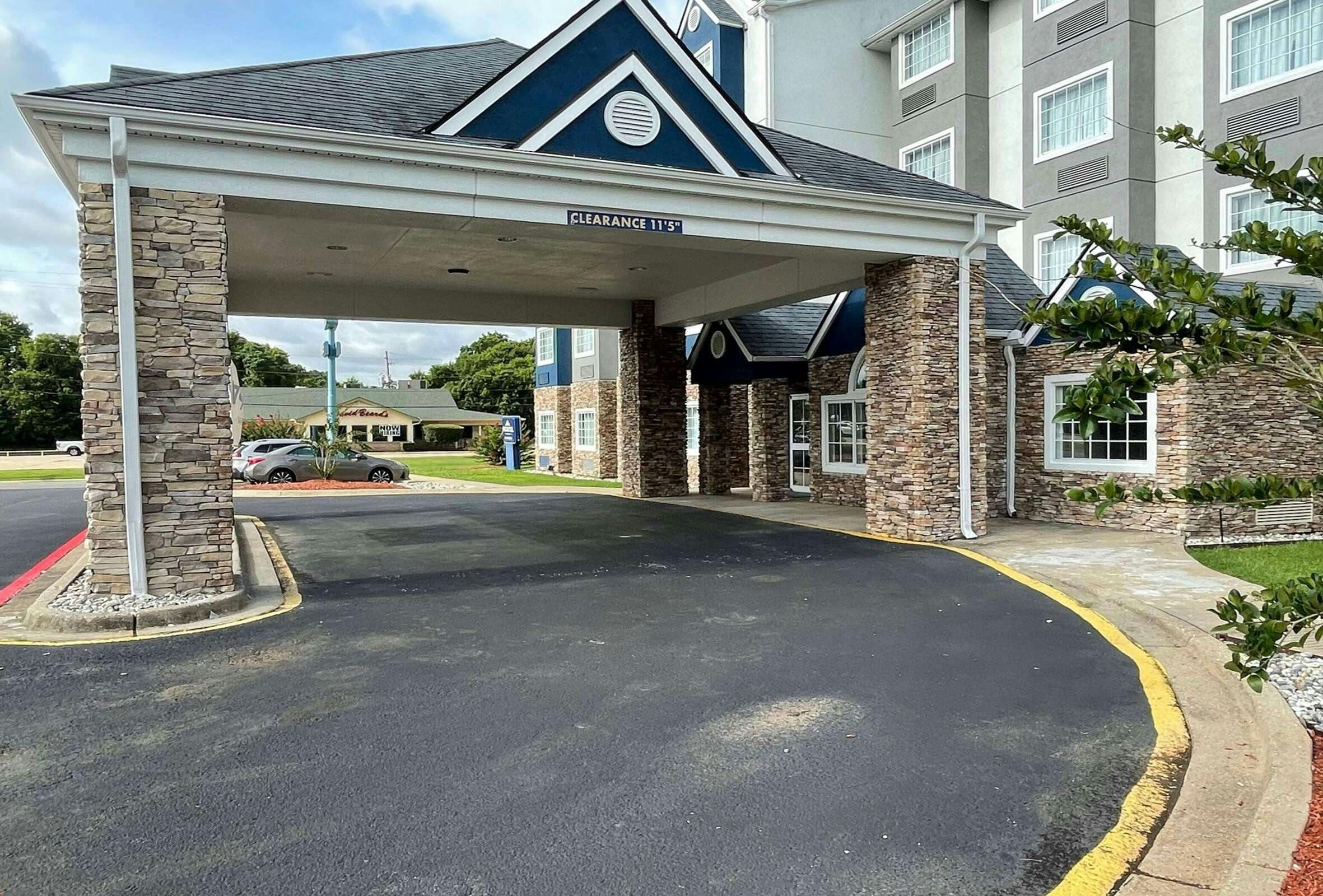 Hotel Microtel Inn & Suites by Wyndham Bossier City photo 1