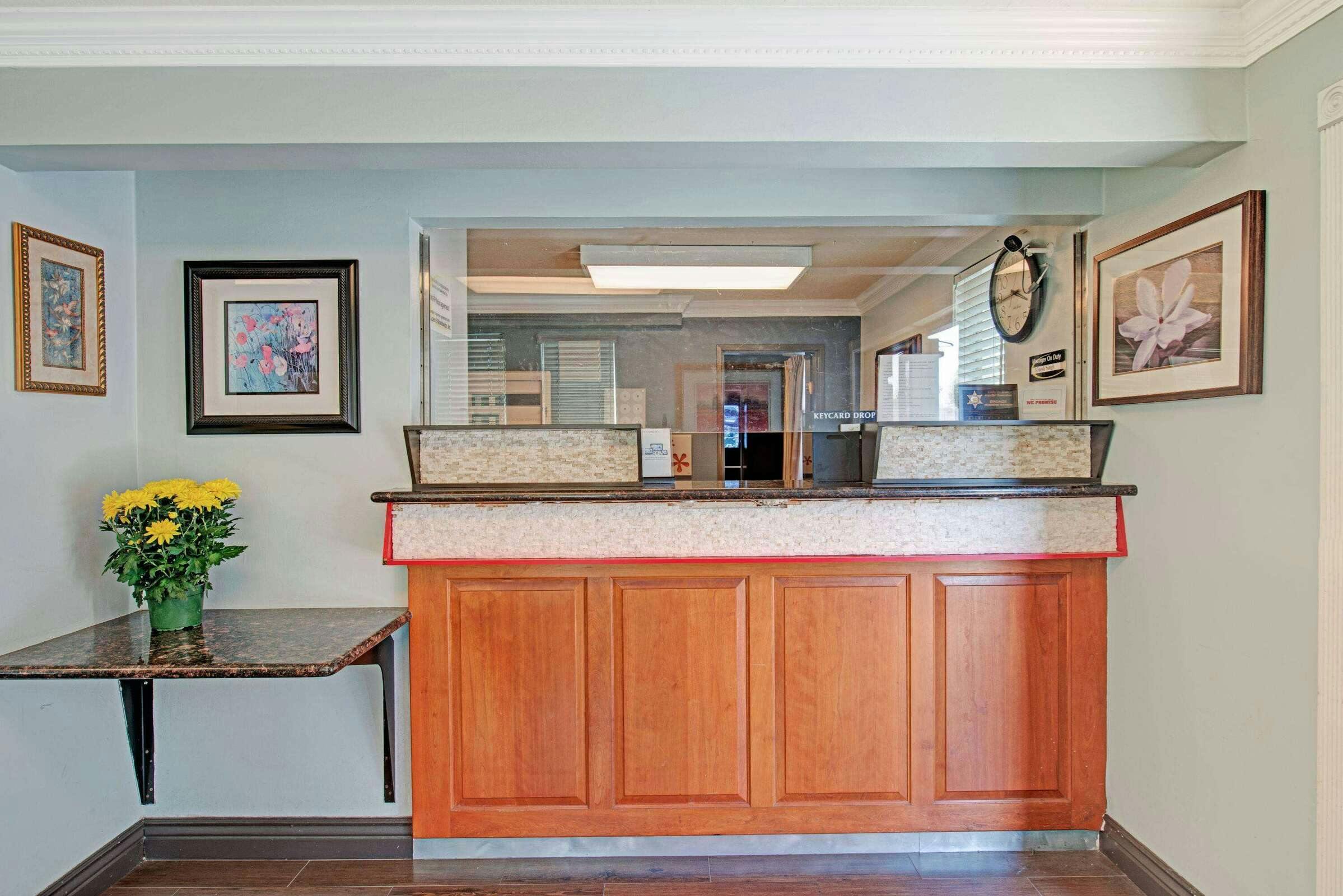 Hotel Super 8 by Wyndham Sacramento/Florin Rd photo 4