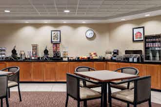 Hotel Wingate by Wyndham Louisville East photo 2