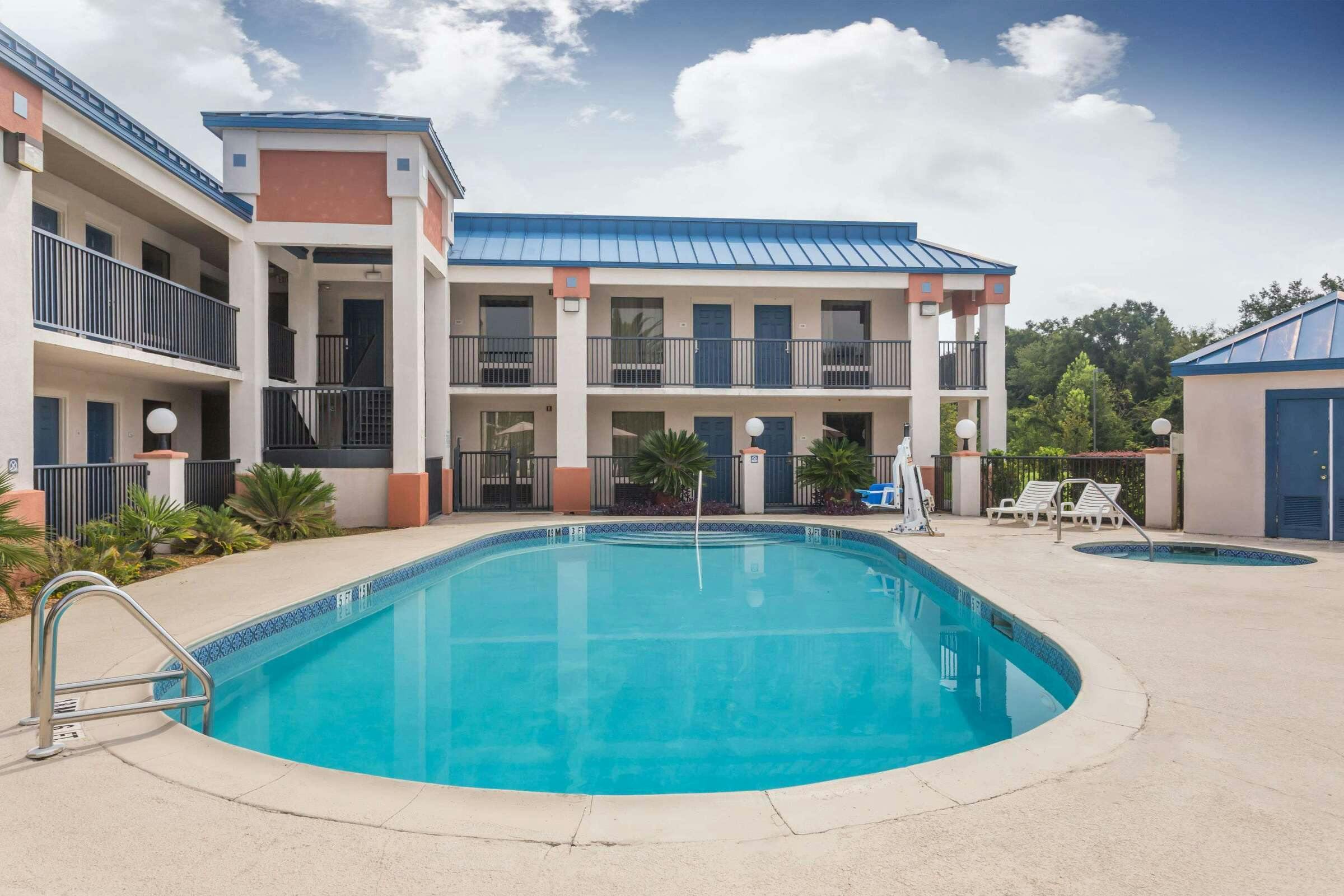 Hotel Days Inn Chiefland photo 2