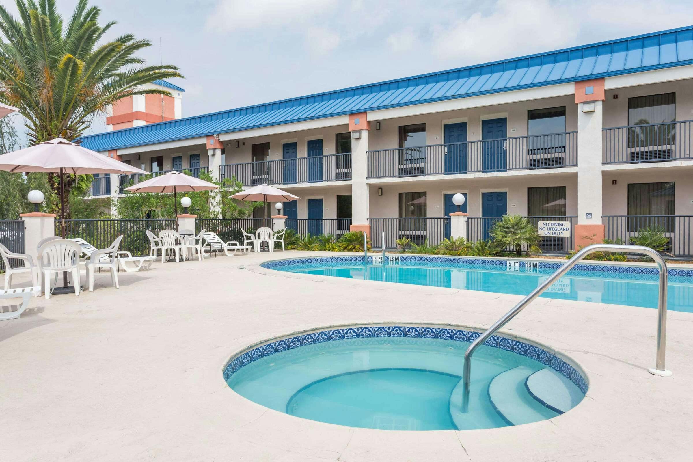 Hotel Days Inn Chiefland photo 3