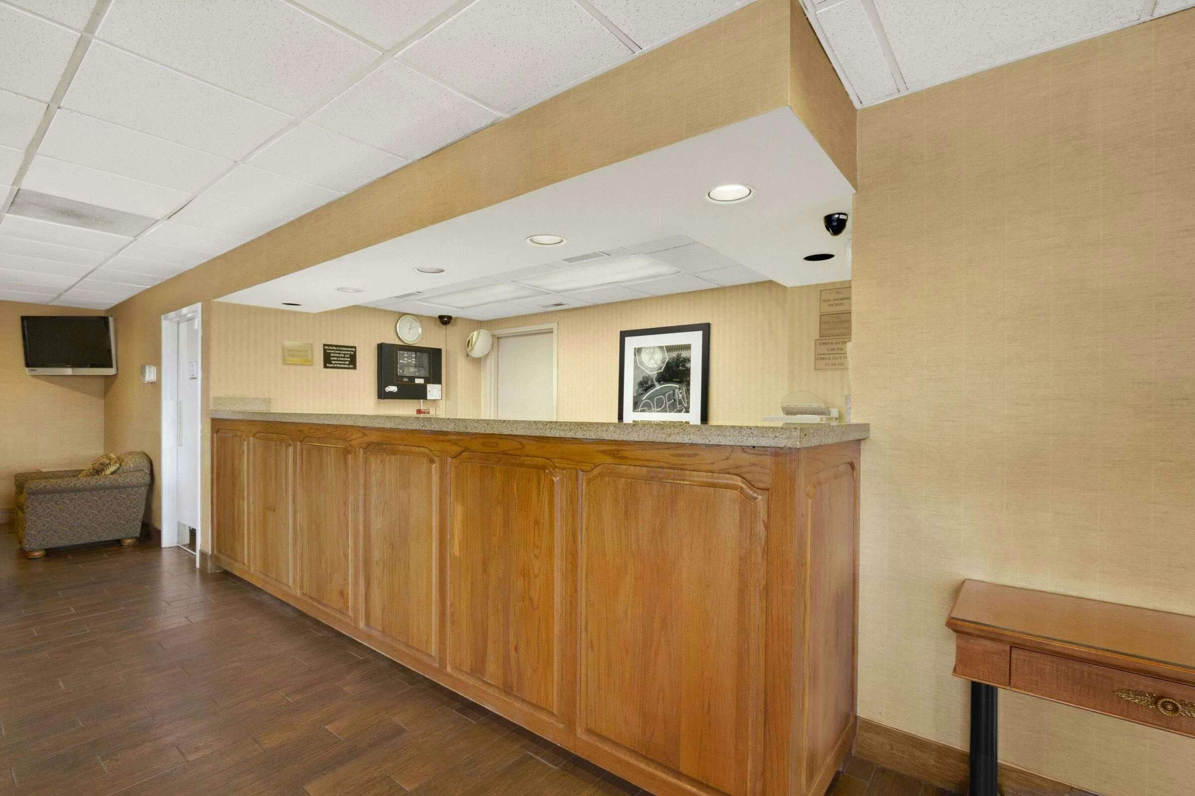 Hotel Super 8 Oxford photo 1