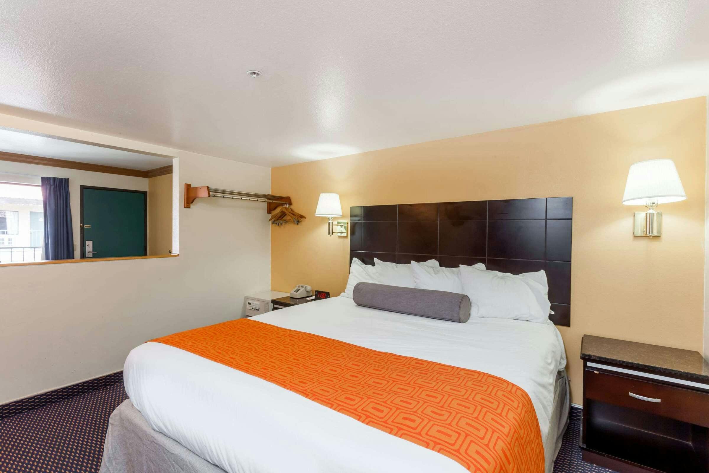 Hotel Howard Johnson by Wyndham Norco photo 3
