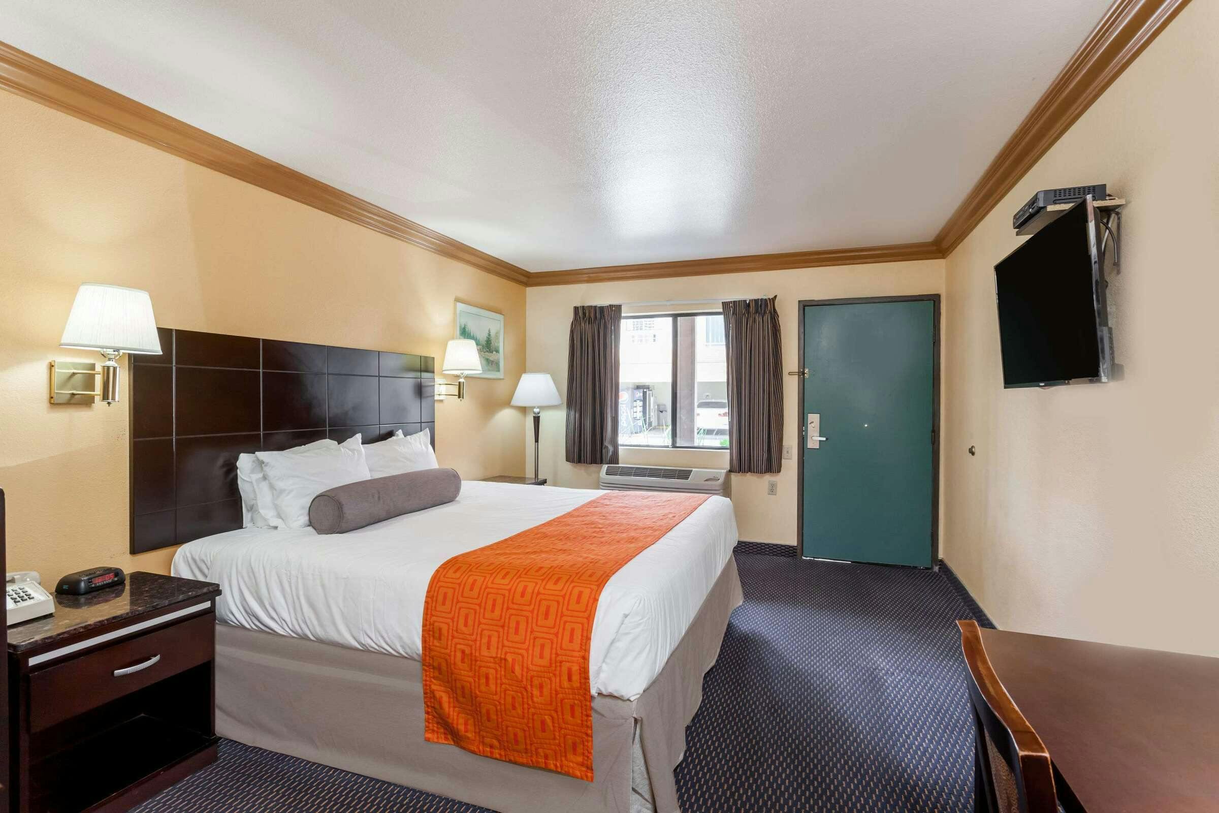 Hotel Howard Johnson by Wyndham Norco photo 4