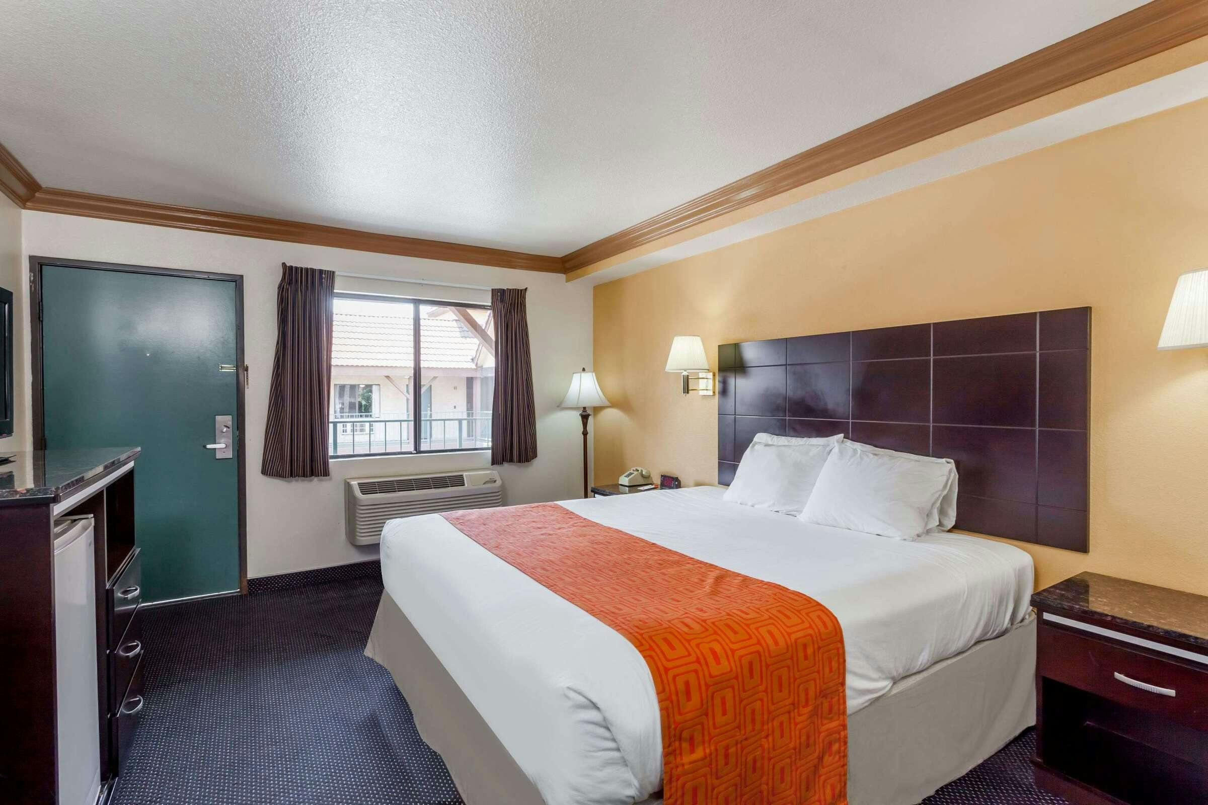 Hotel Howard Johnson by Wyndham Norco photo 5