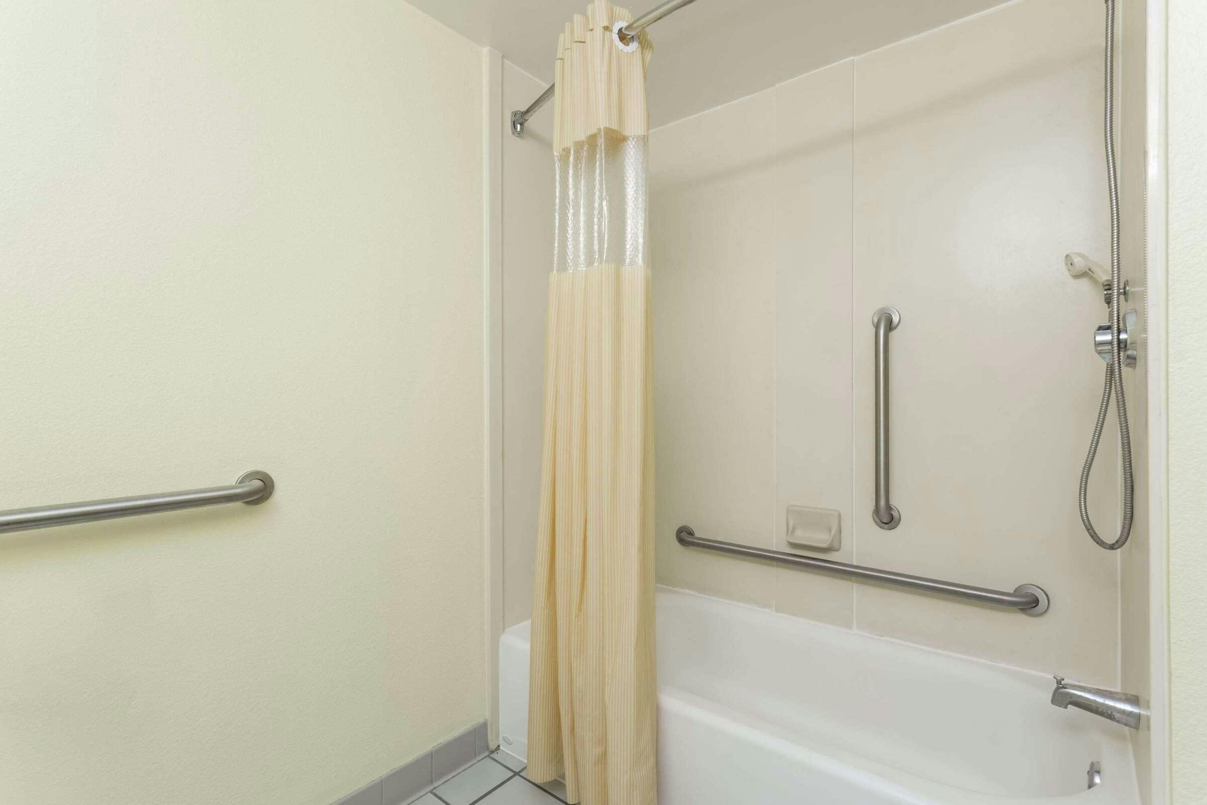Hotel Days Inn Marianna photo 1