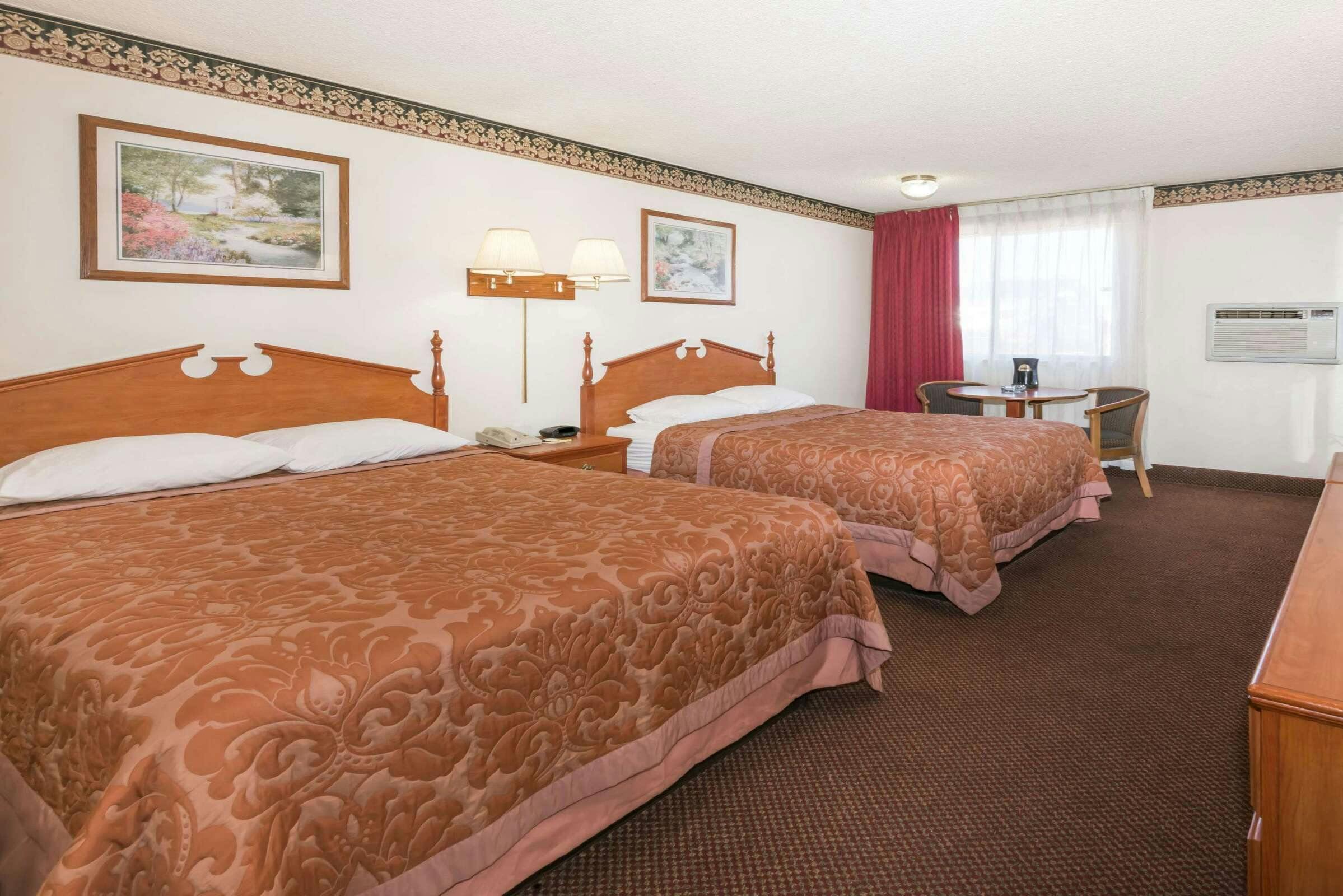 Hotel Super 8 by Wyndham Laramie photo 1