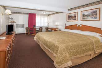 Hotel Super 8 by Wyndham Laramie photo 3