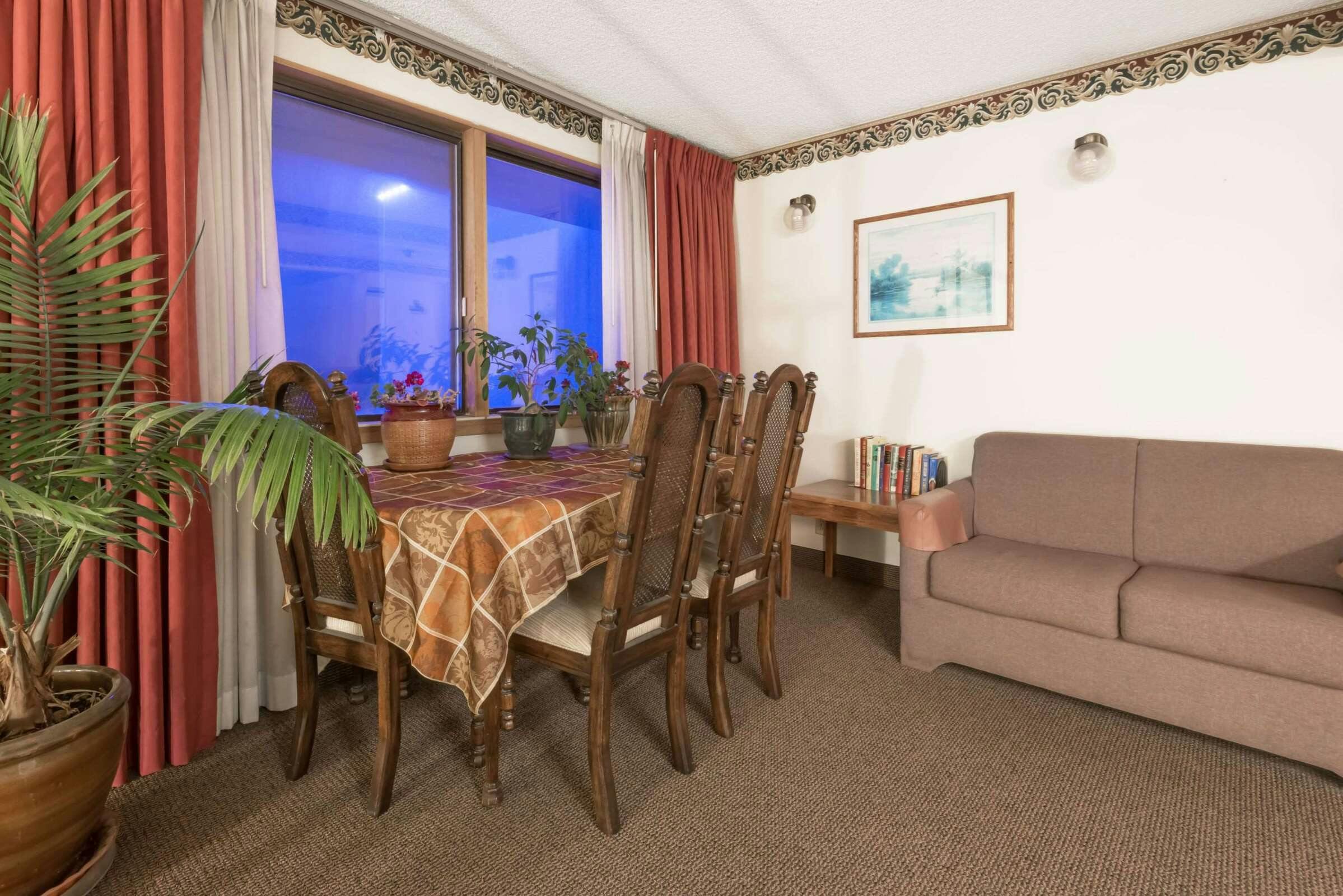 Hotel Super 8 by Wyndham Laramie photo 5