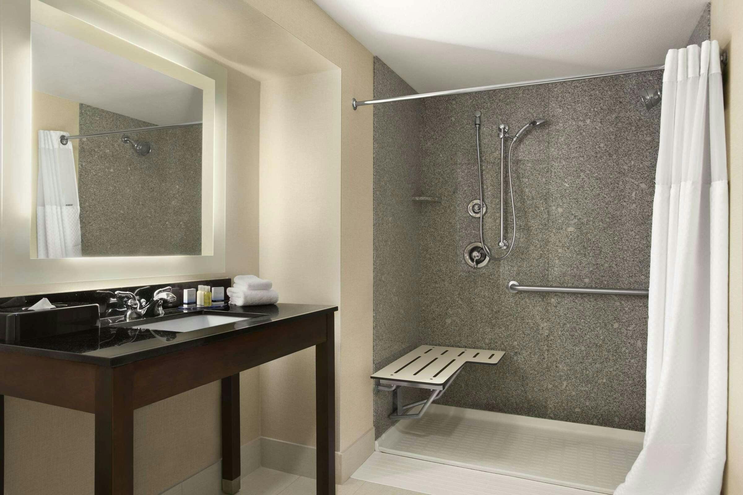 Hotel Wingate by Wyndham Bismarck photo 3