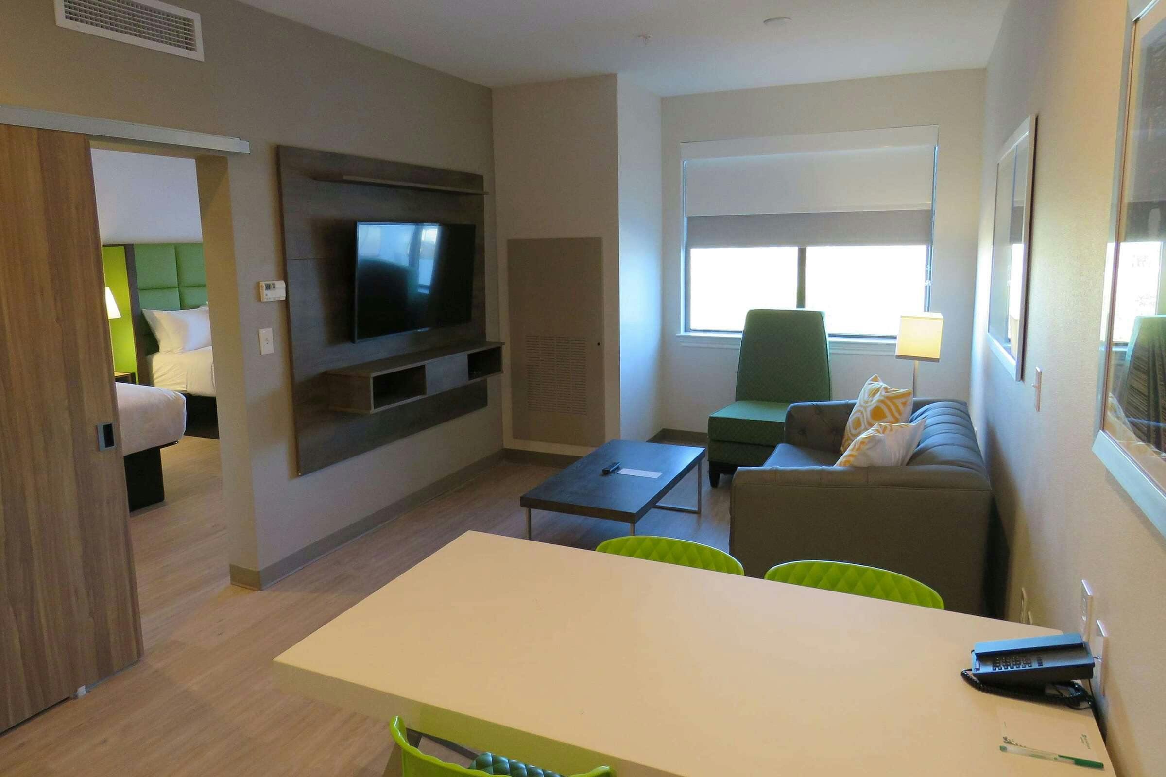 Hotel Wyndham Garden College Station photo 4