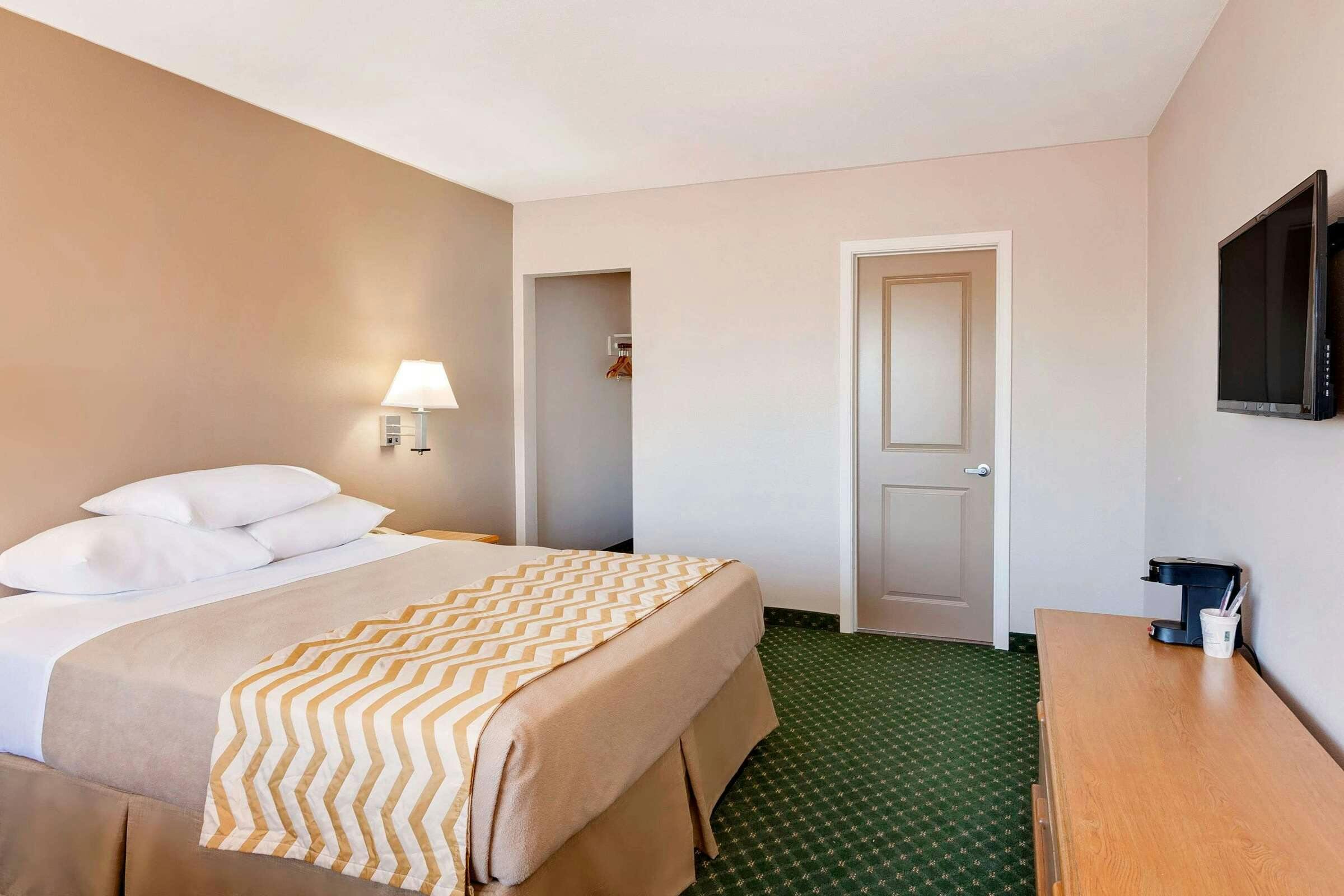 Hotel Travelodge by Wyndham Eureka photo 4