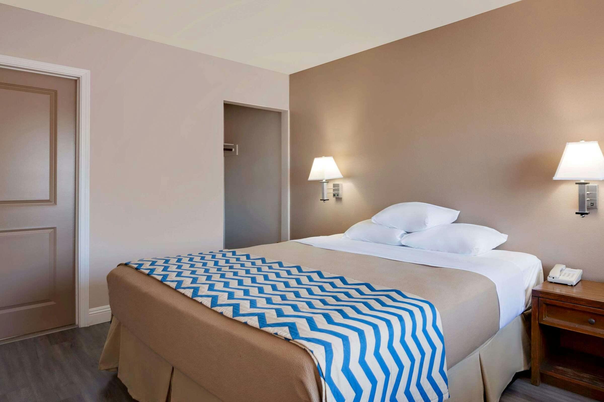 Hotel Travelodge by Wyndham Eureka photo 5