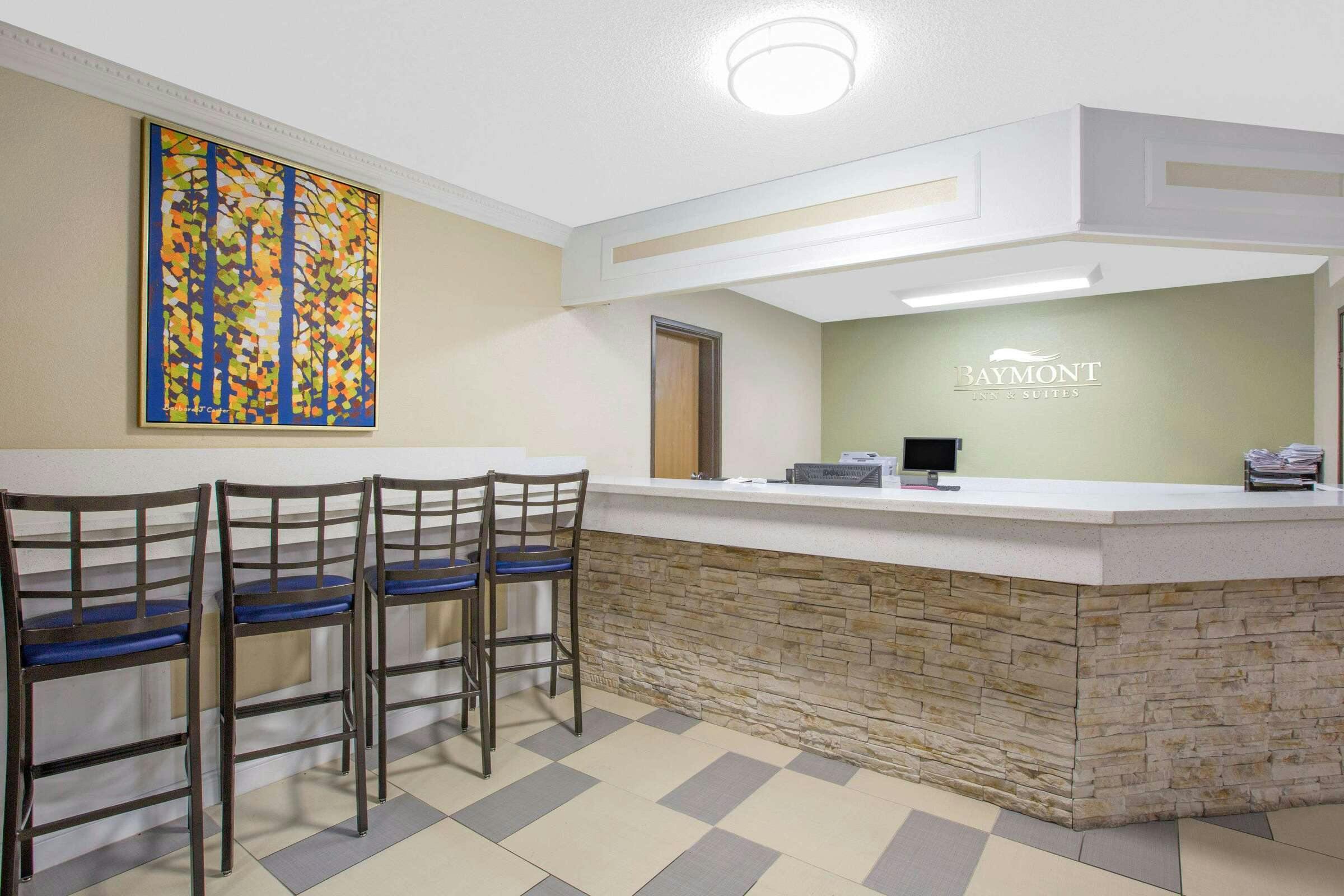 Hotel Baymont by Wyndham Ames photo 2