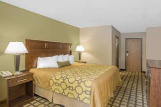 Hotel Baymont Inn Suites Ames photo 4