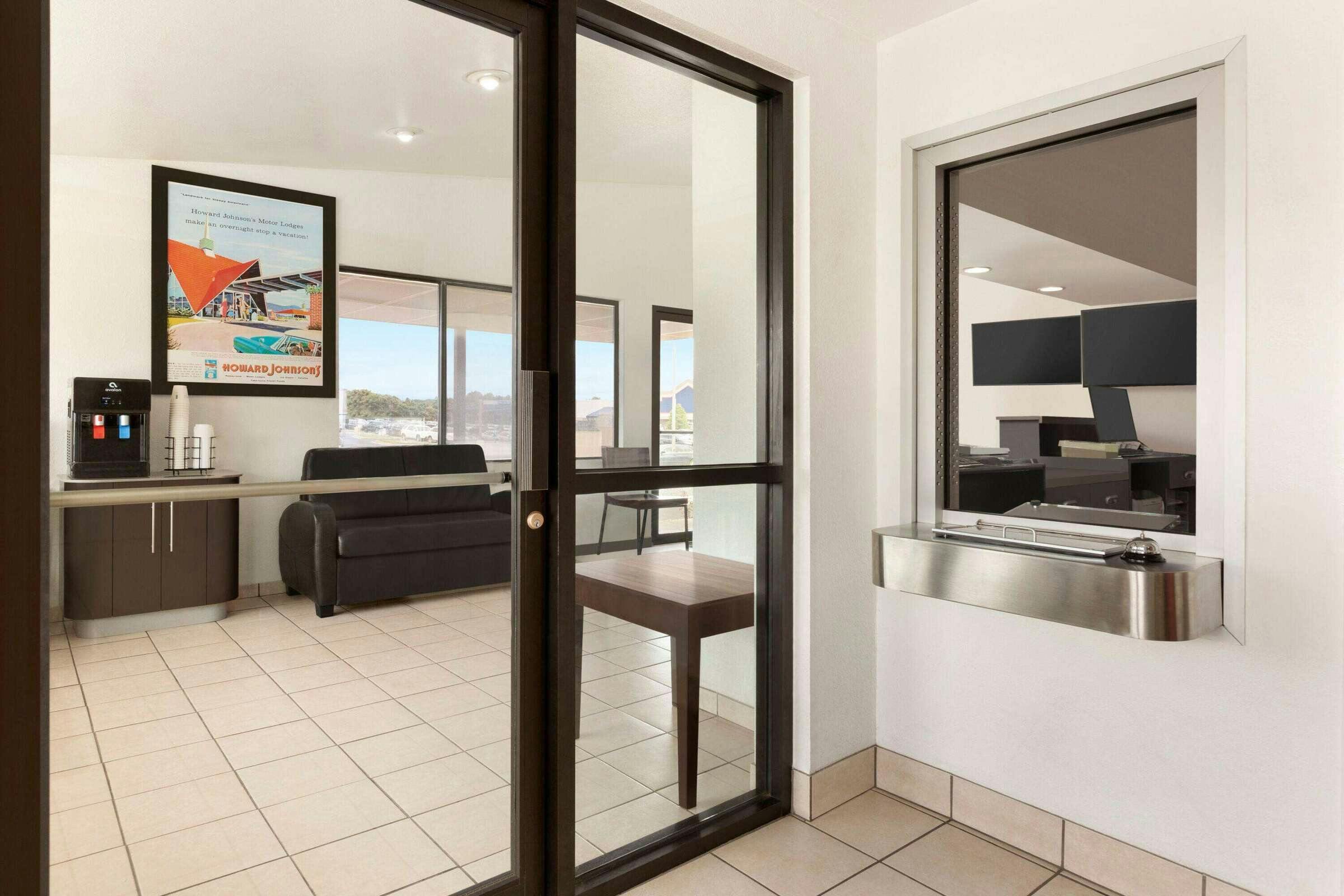 Hotel Howard Johnson by Wyndham Harrisonburg photo 1