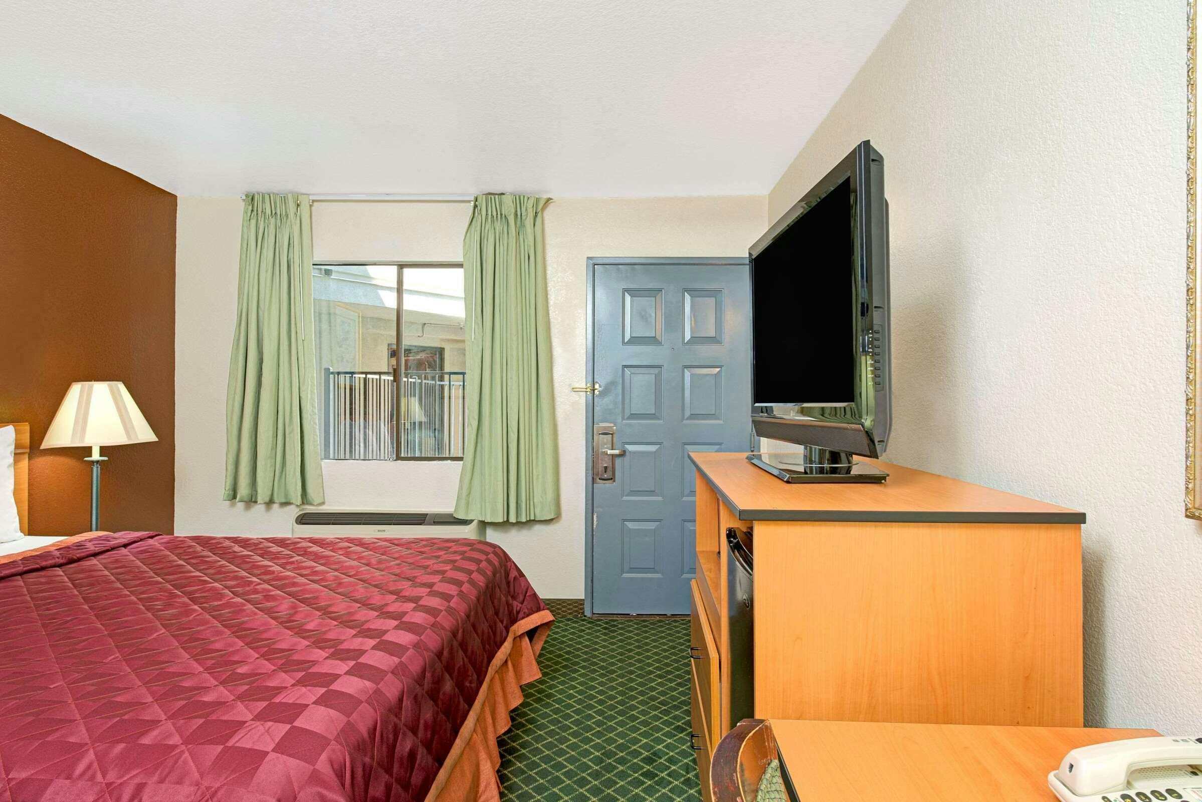Hotel Travelodge by Wyndham Sacramento / Rancho Cordova photo 2
