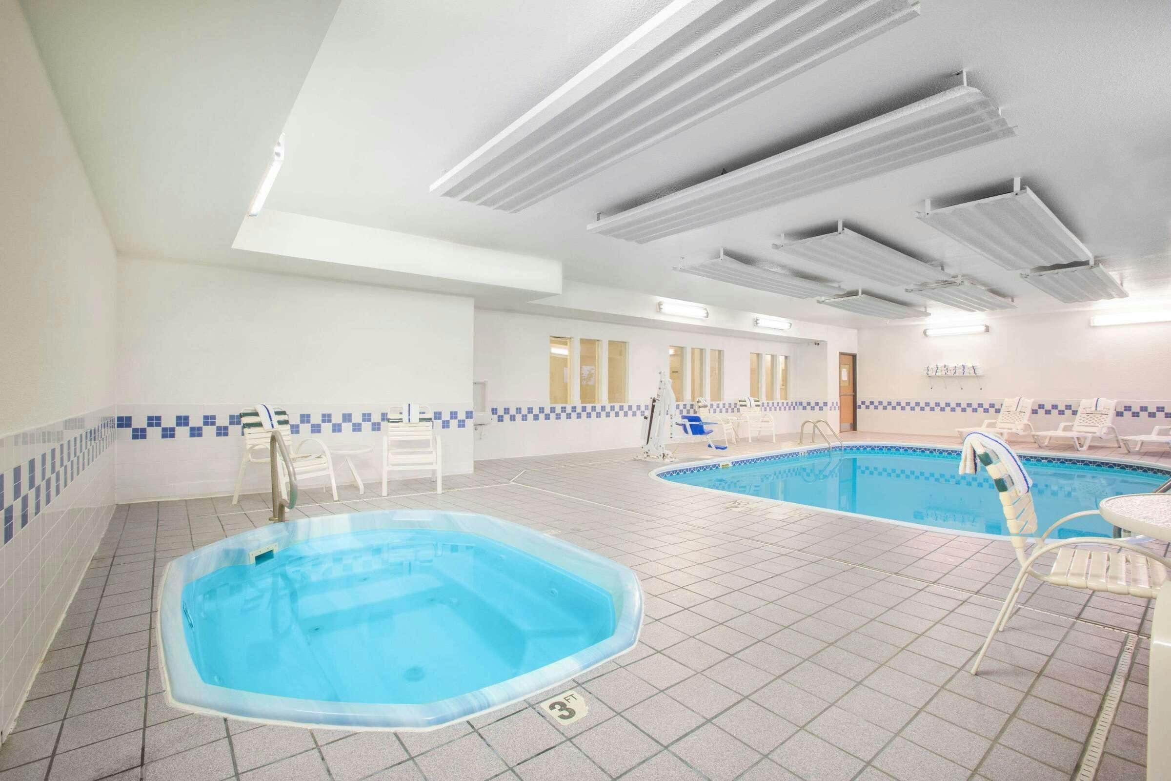 Hotel Baymont Suites Casper East photo 5