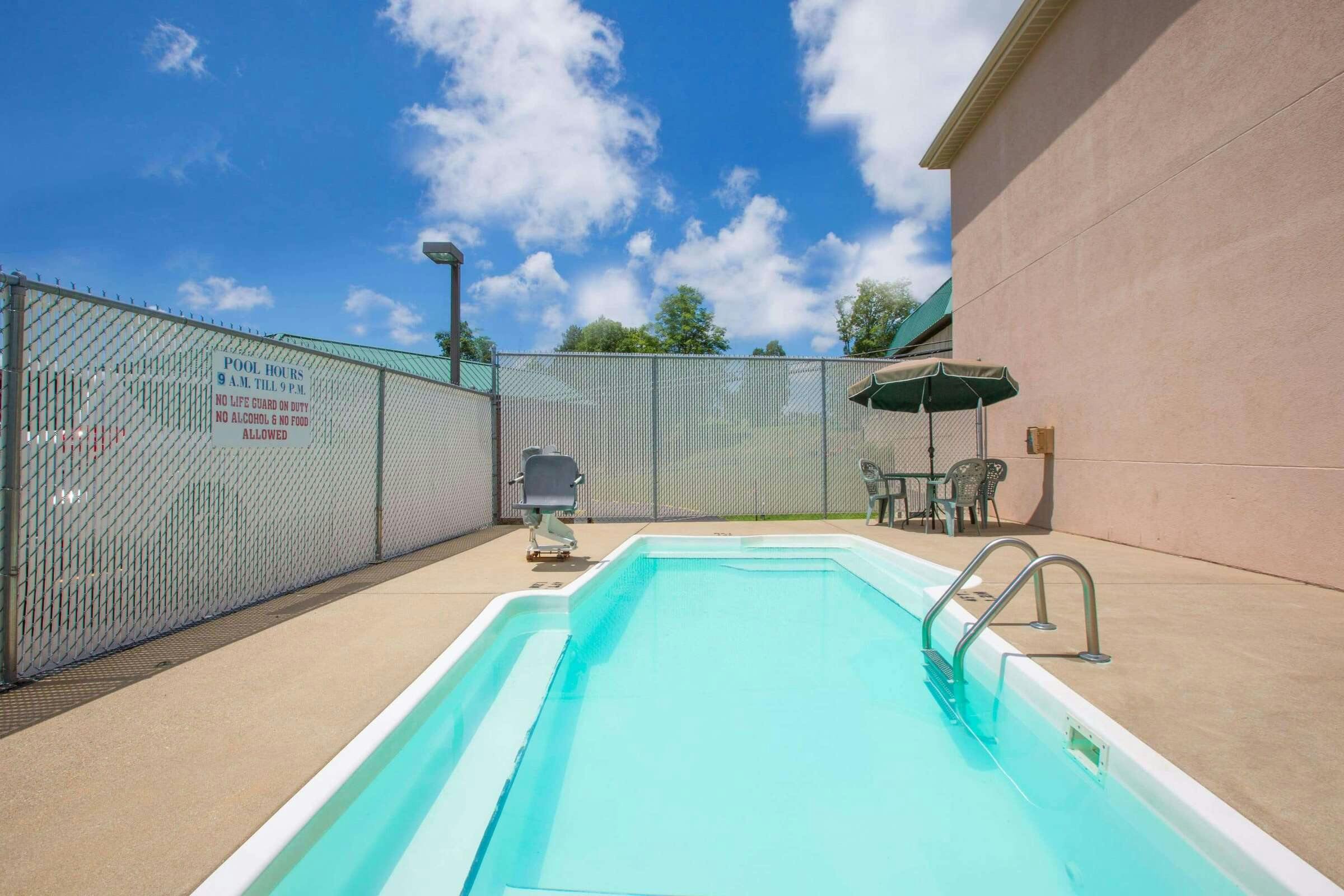 Hotel Howard Johnson by Wyndham Beckley photo 2