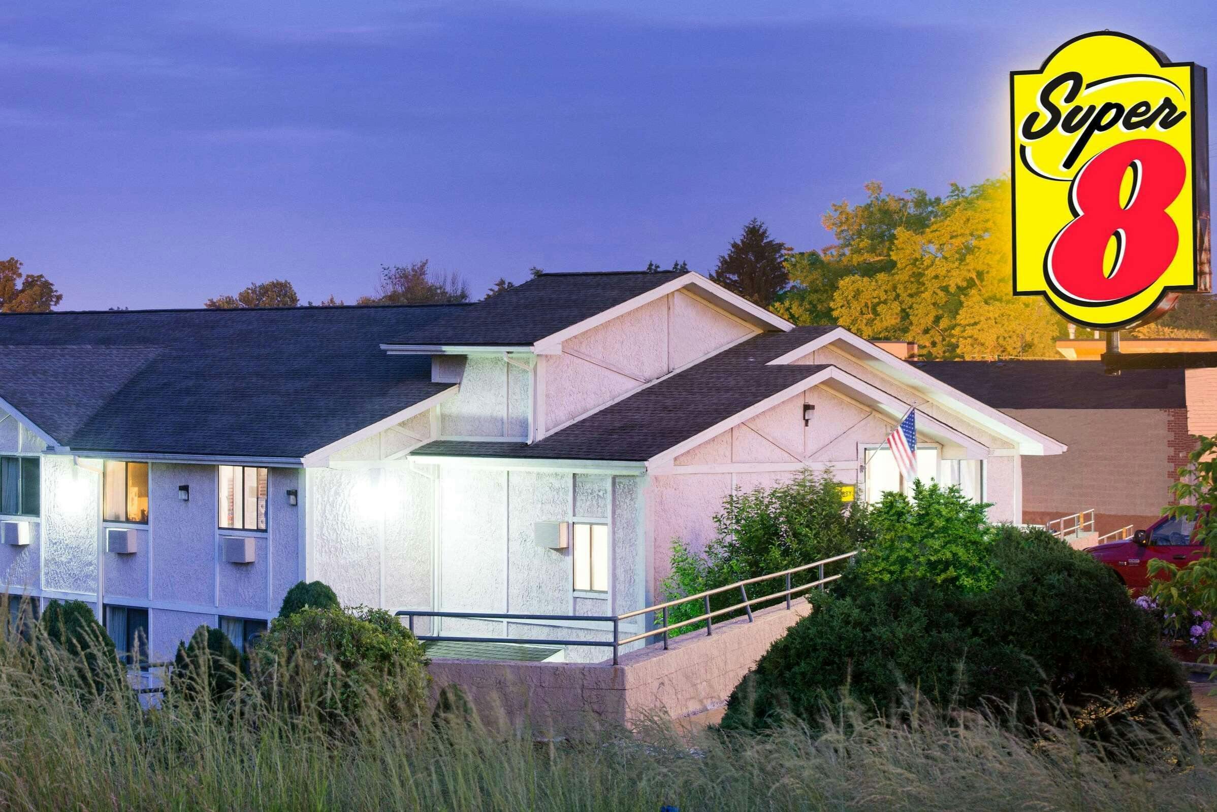 Super 8 Pittsburgh Airport/Uni