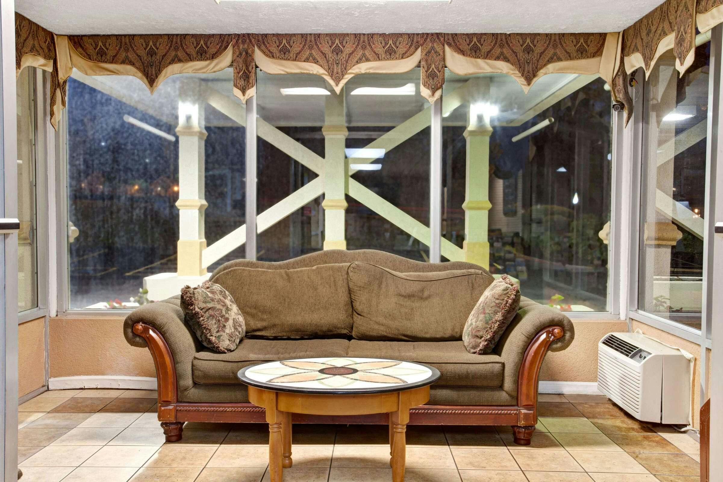 Hotel Days Inn Knoxville West photo 1