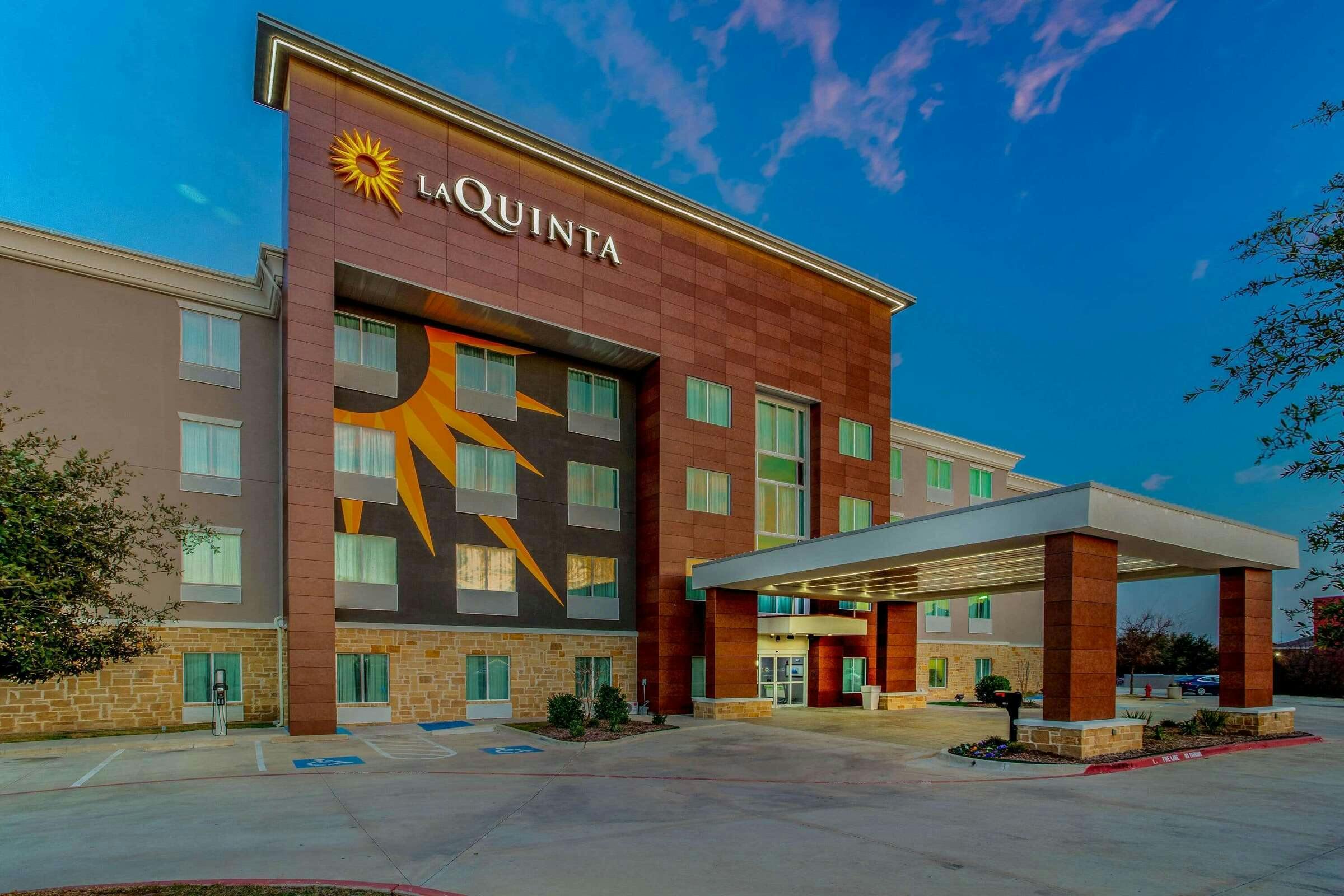 Hotel La Quinta Inn & Suites by Wyndham Northlake Fort Worth photo 1