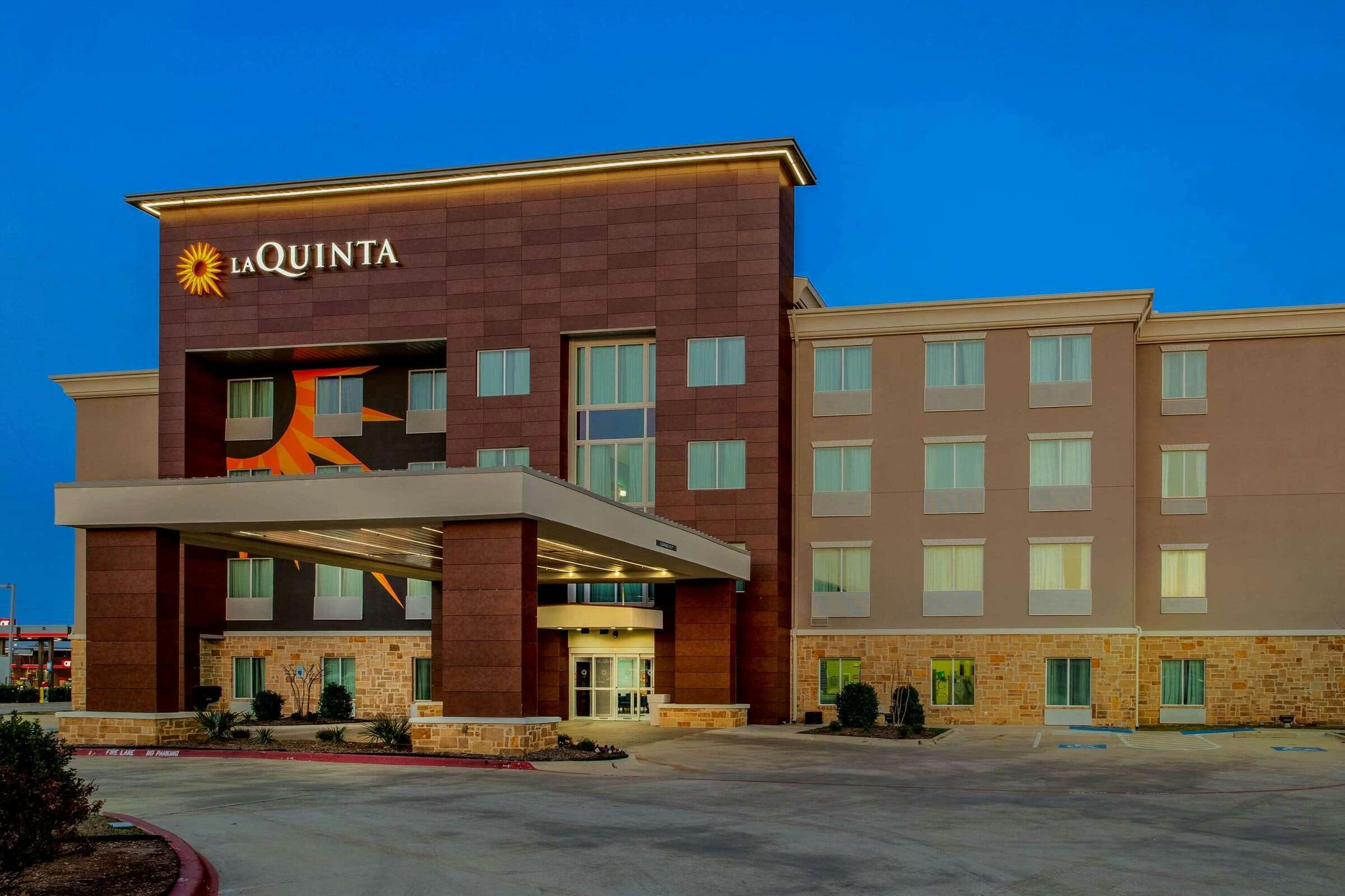 Hotel La Quinta Inn & Suites by Wyndham Northlake Fort Worth photo 2