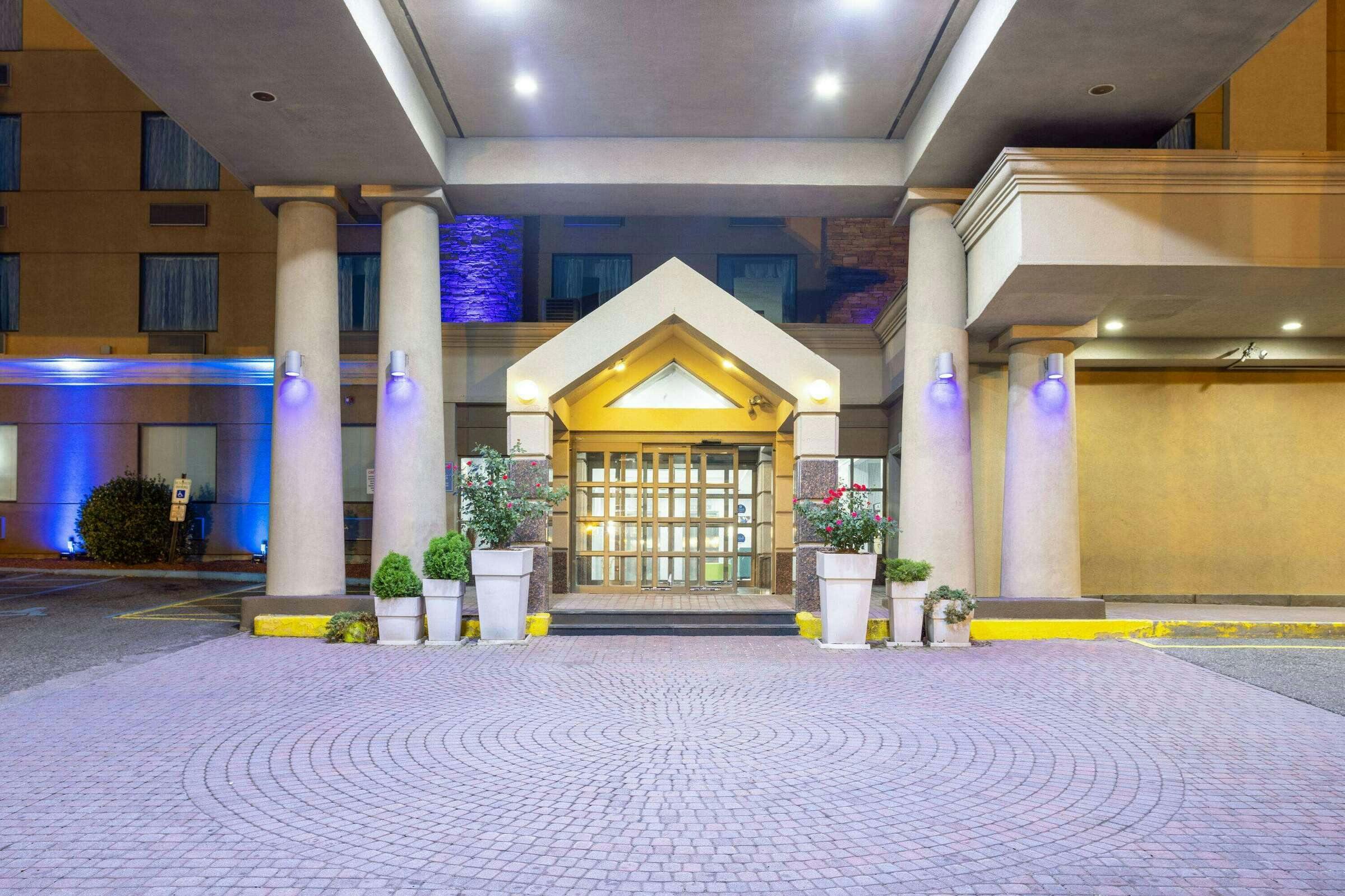 Hotel Days Hotel by Wyndham North Bergen /NYC Area photo 3