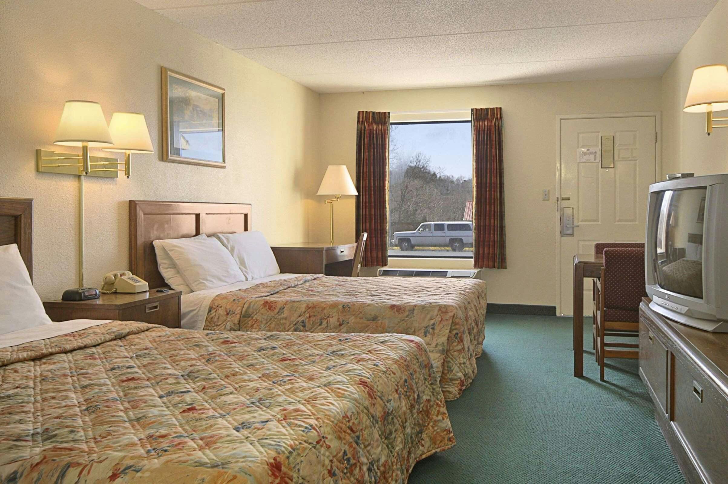 Hotel Days Inn by Wyndham Apple Valley Pigeon Forge/Sevierville photo 4