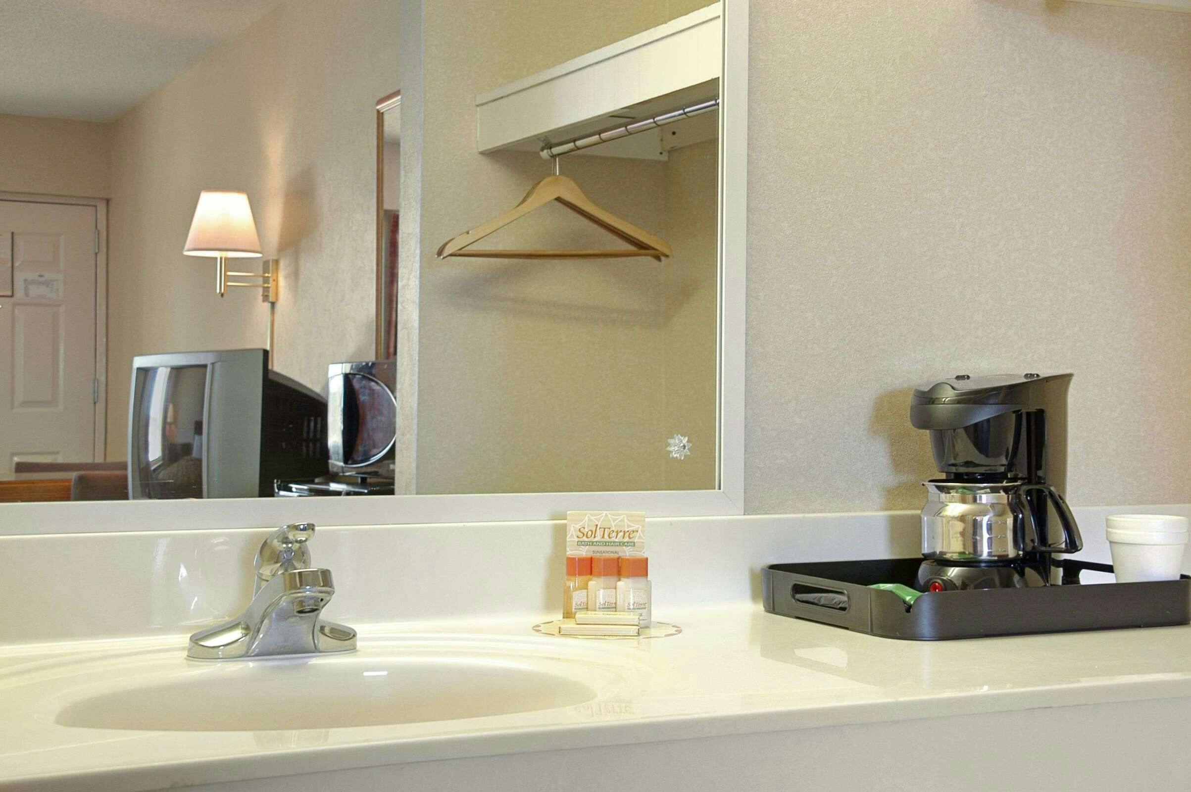 Hotel Days Inn by Wyndham Apple Valley Pigeon Forge/Sevierville photo 5