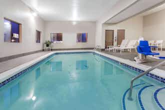 Hotel Travelodge Longmont photo 3