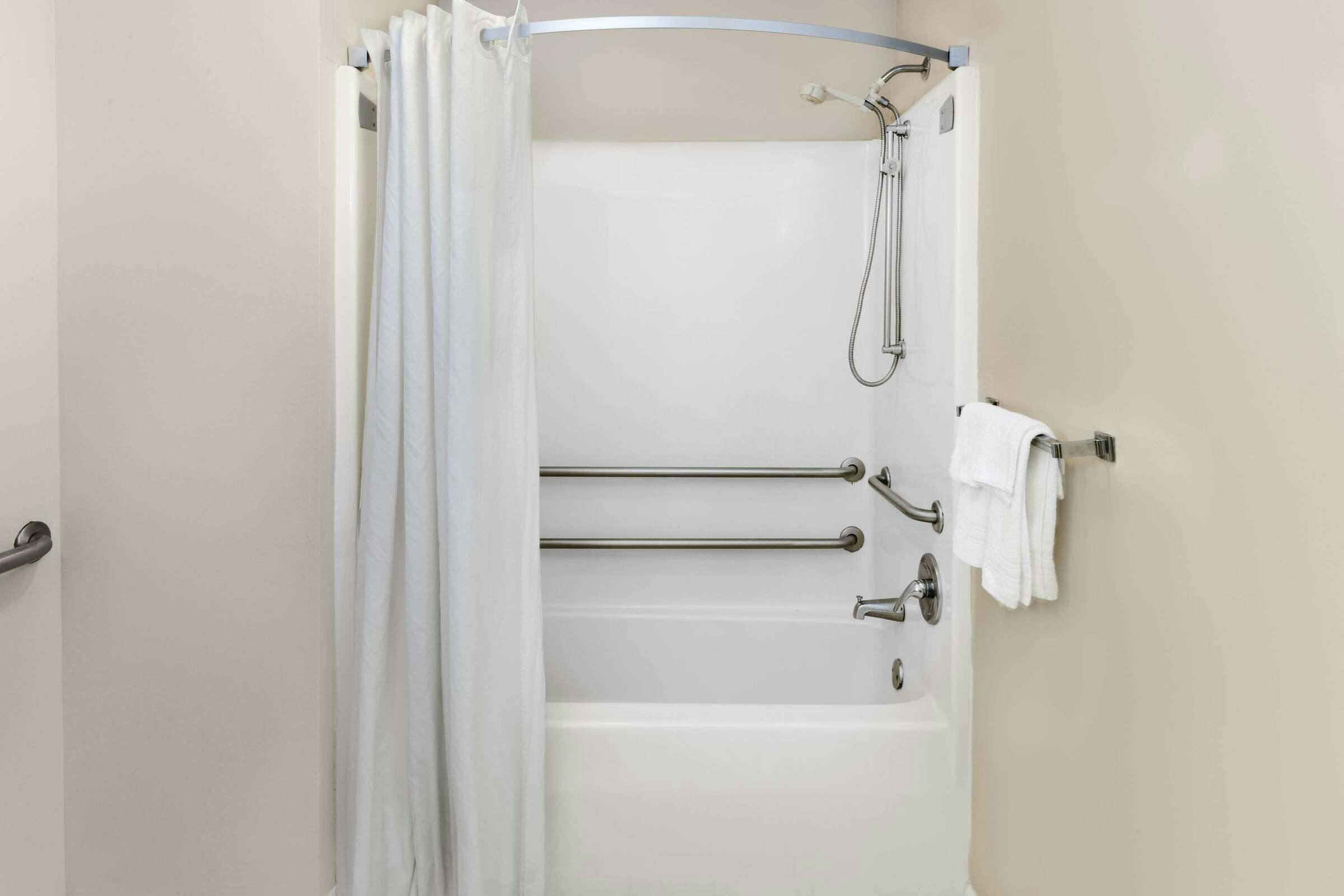 Hotel Super 8 by Wyndham Ocean Springs Biloxi photo 3