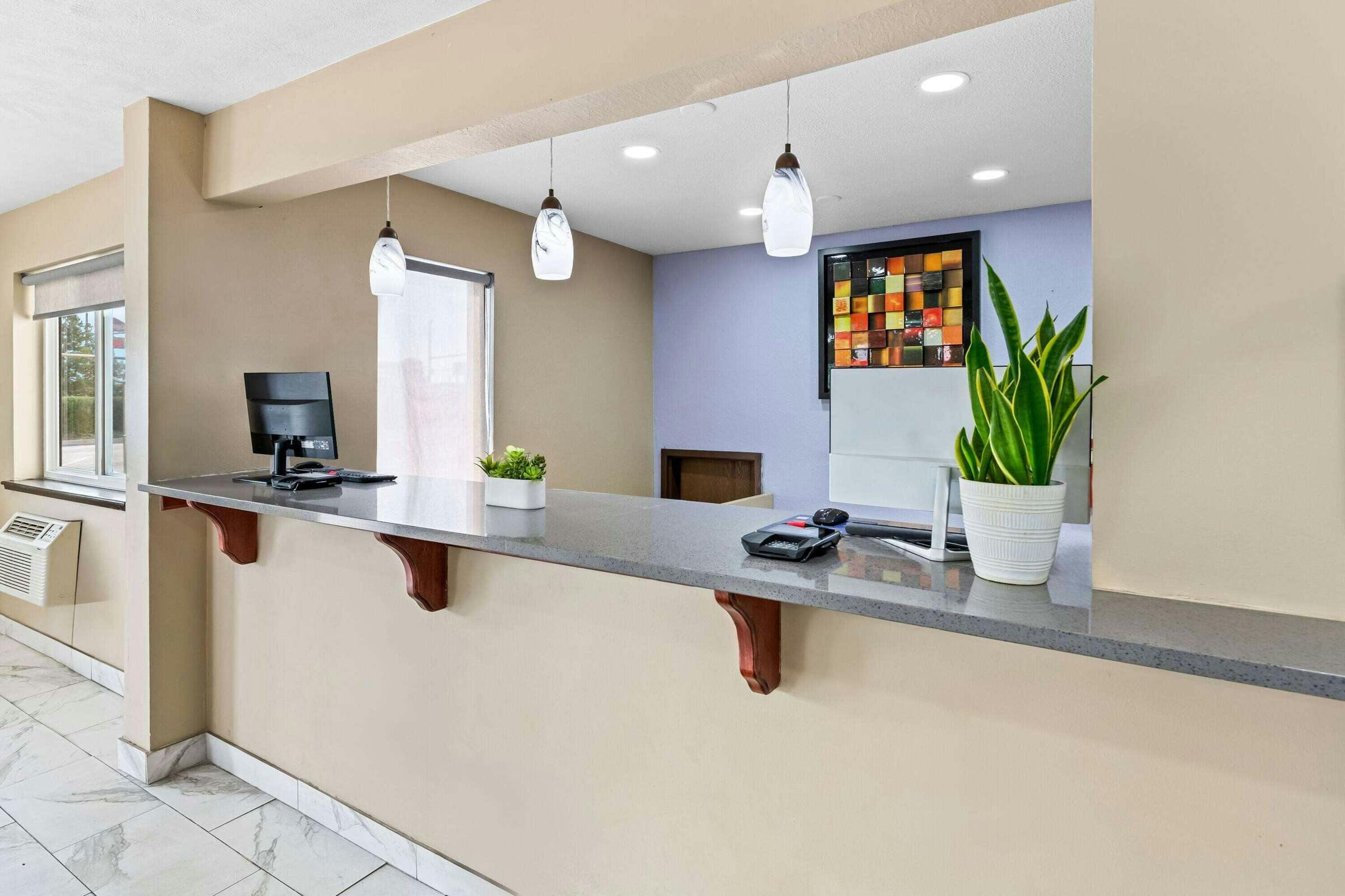 Hotel Super 8 by Wyndham Council Bluffs IA Omaha NE Area photo 5