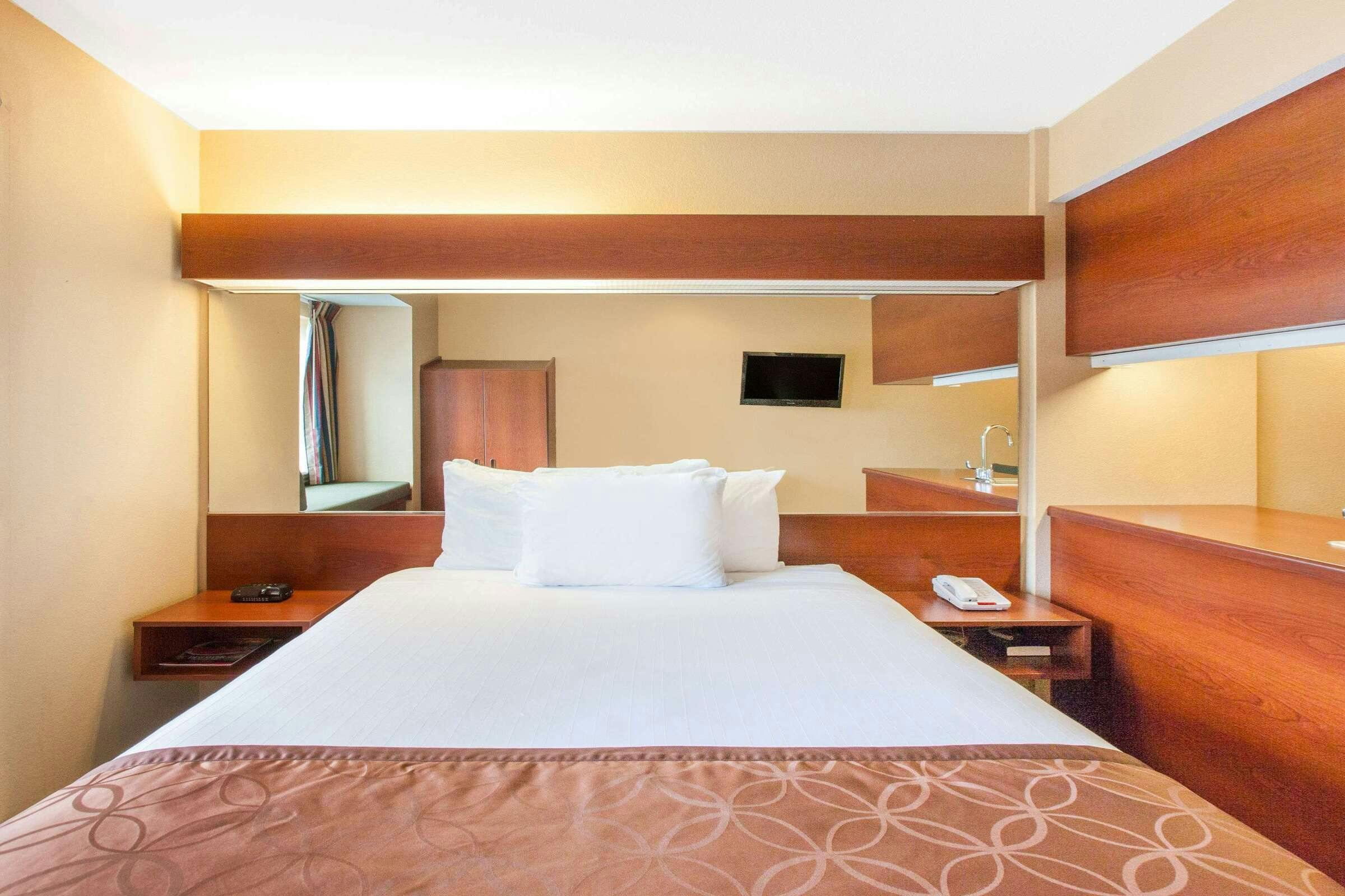 Hotel Microtel Inn & Suites by Wyndham Rogers photo 5