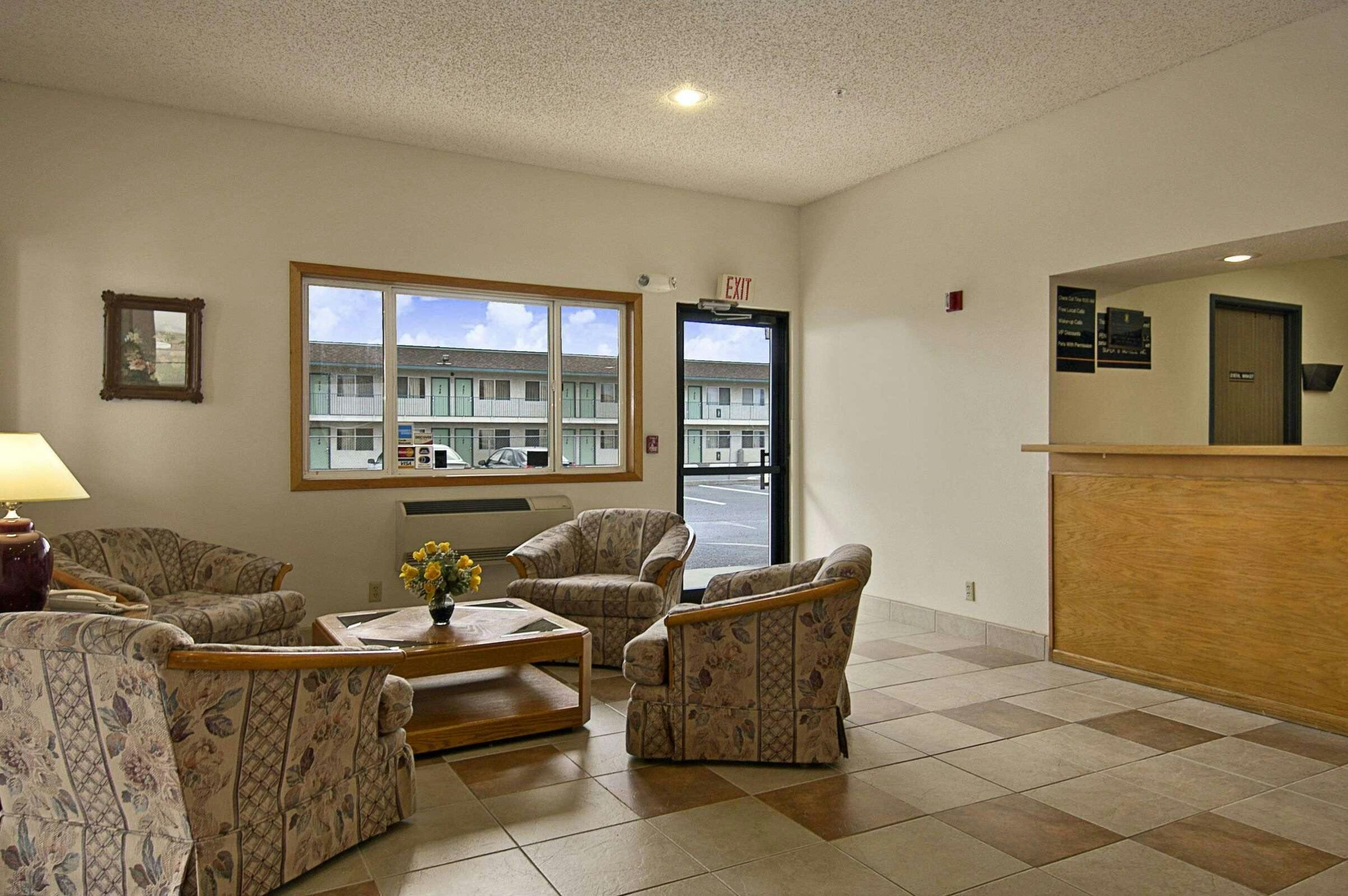 Hotel Super 8 Pendleton photo 2