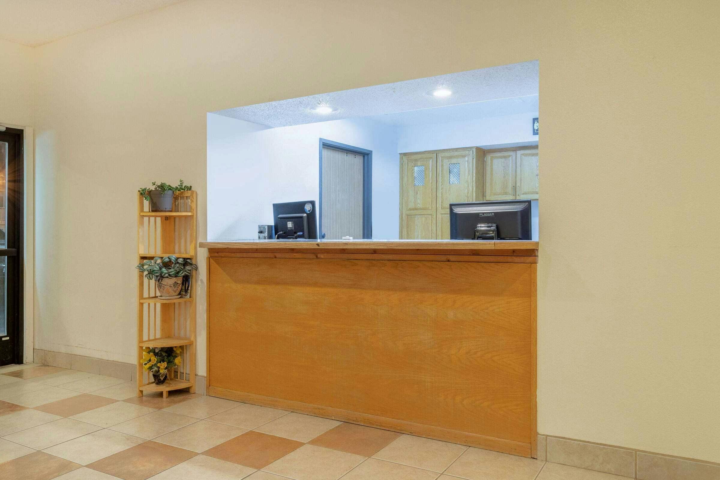 Hotel Super 8 Pendleton photo 3