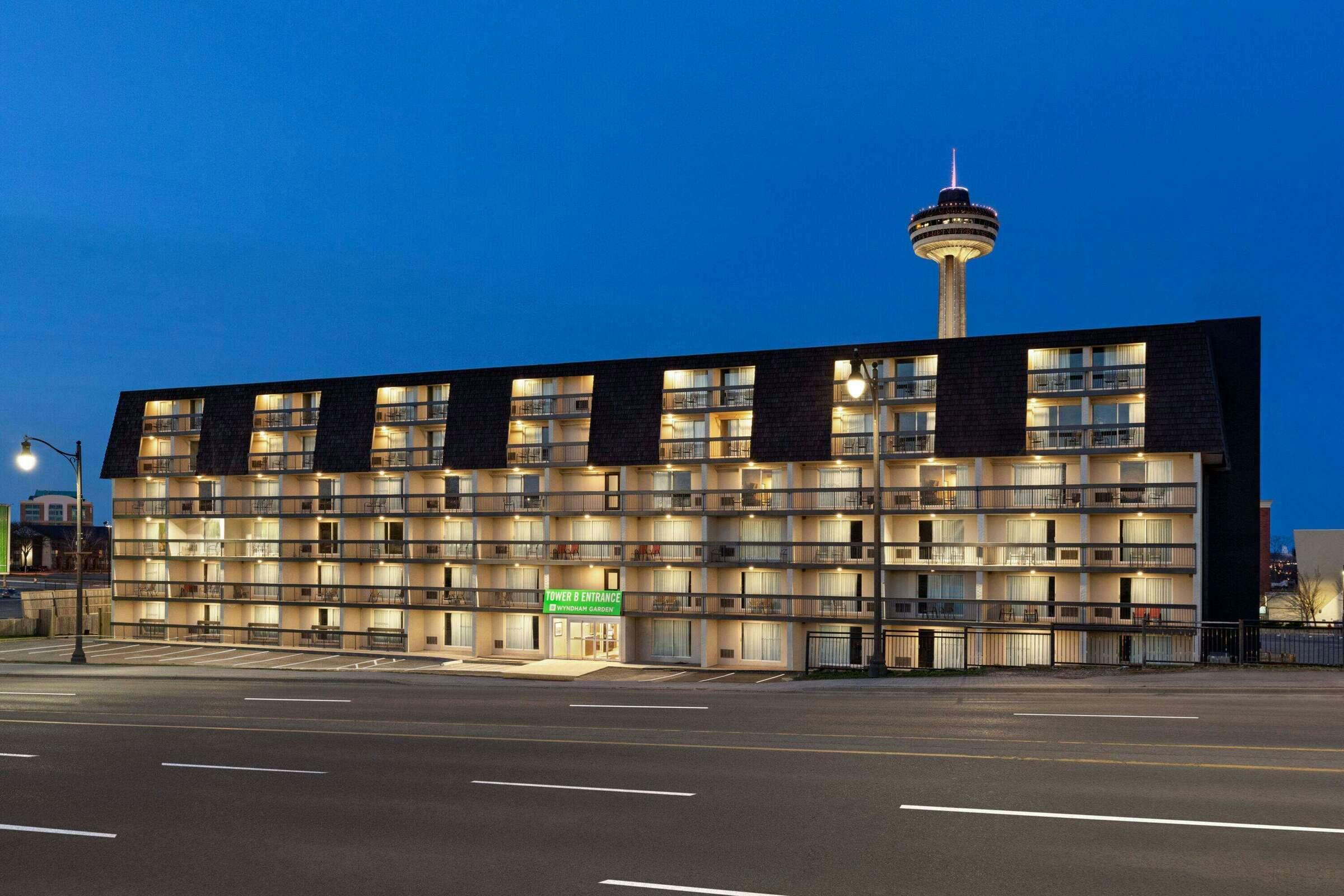 Hotel Wyndham Garden Niagara Falls Fallsview photo 1