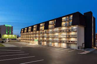 Hotel Wyndham Garden Niagara Falls Fallsview photo 3