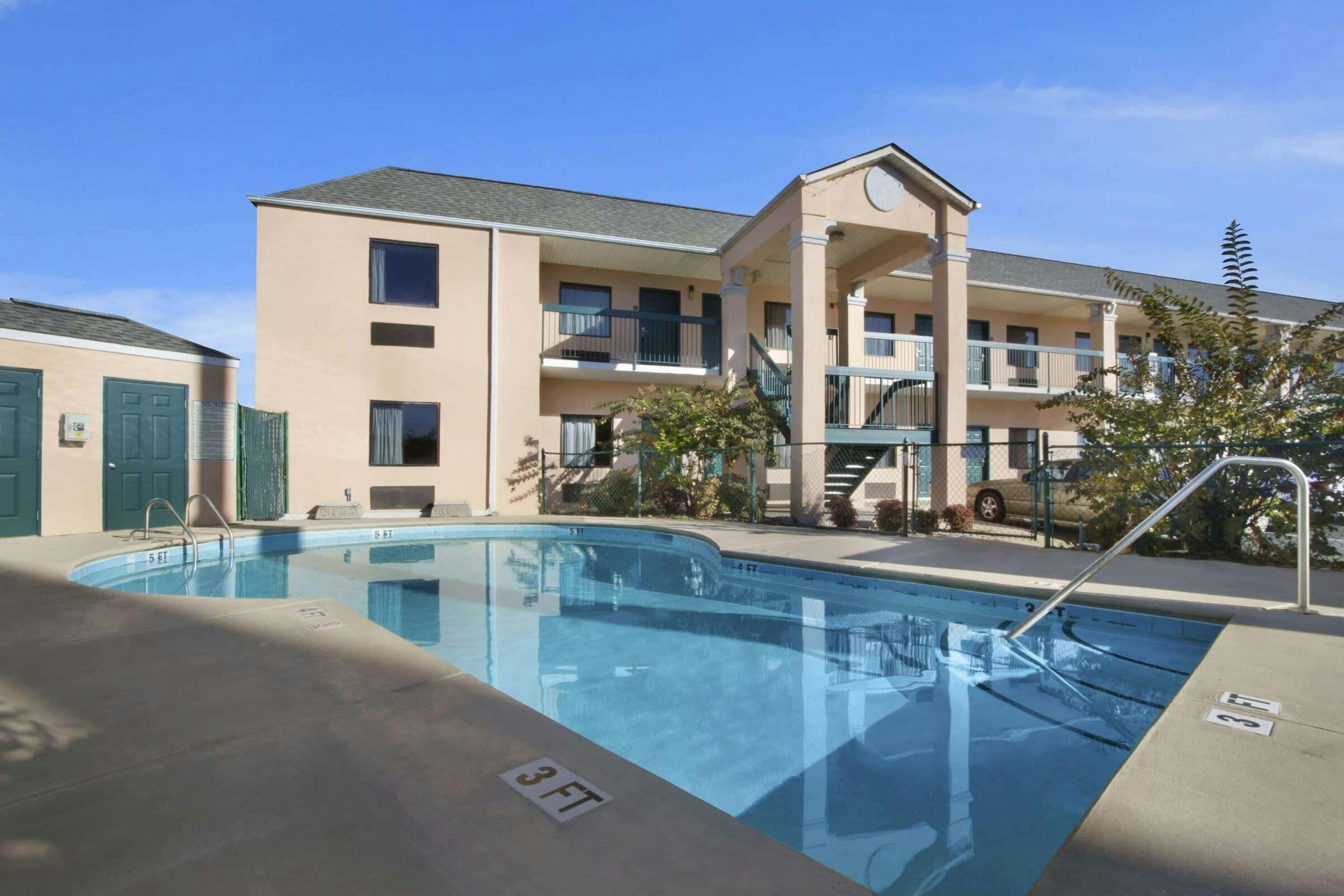 Hotel Days Inn By Wyndham Lexington/Columbia photo 1