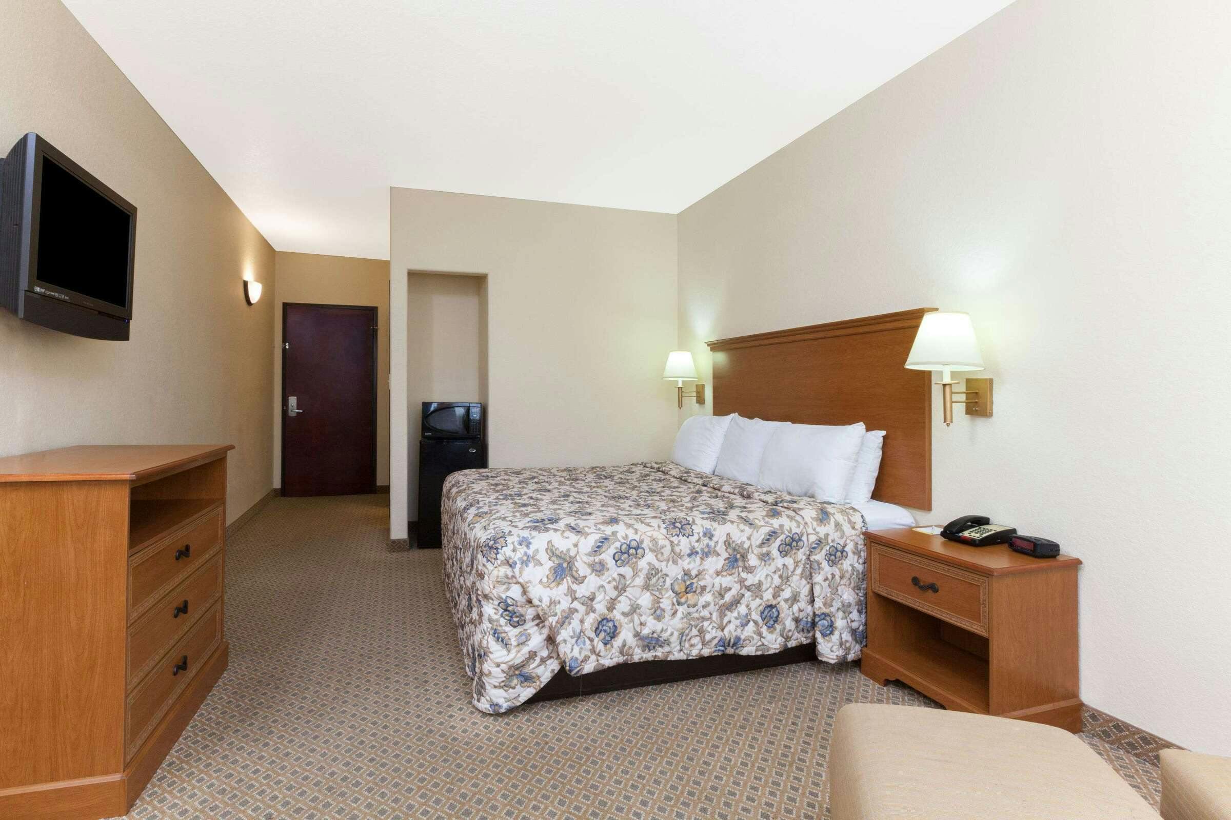 Hotel Days Inn by Wyndham San Antonio at Palo Alto photo 4