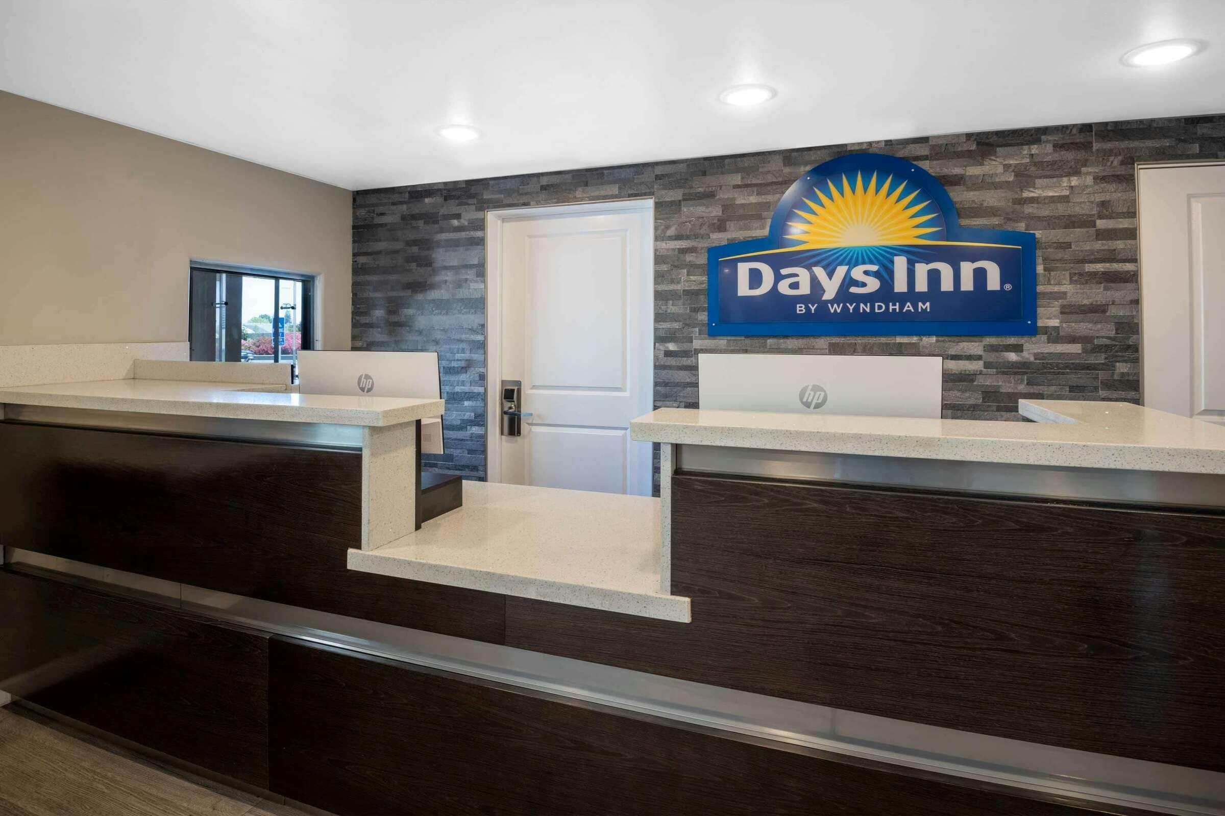 Hotel Days Inn by Wyndham Galt/Elk Grove South photo 3
