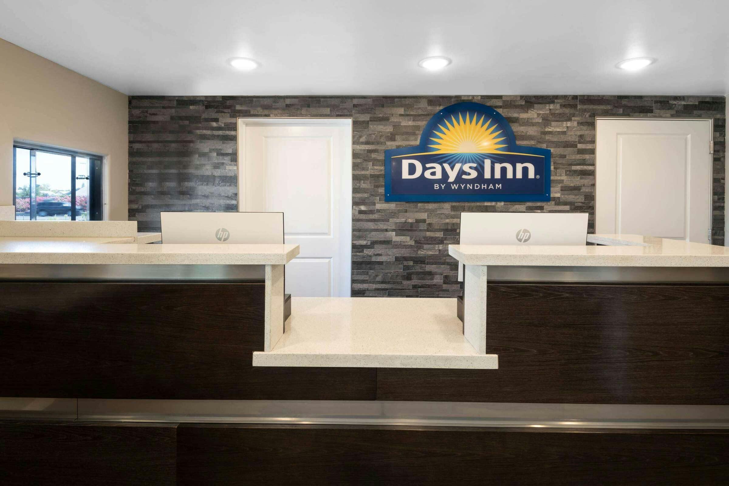 Hotel Days Inn by Wyndham Galt/Elk Grove South photo 4