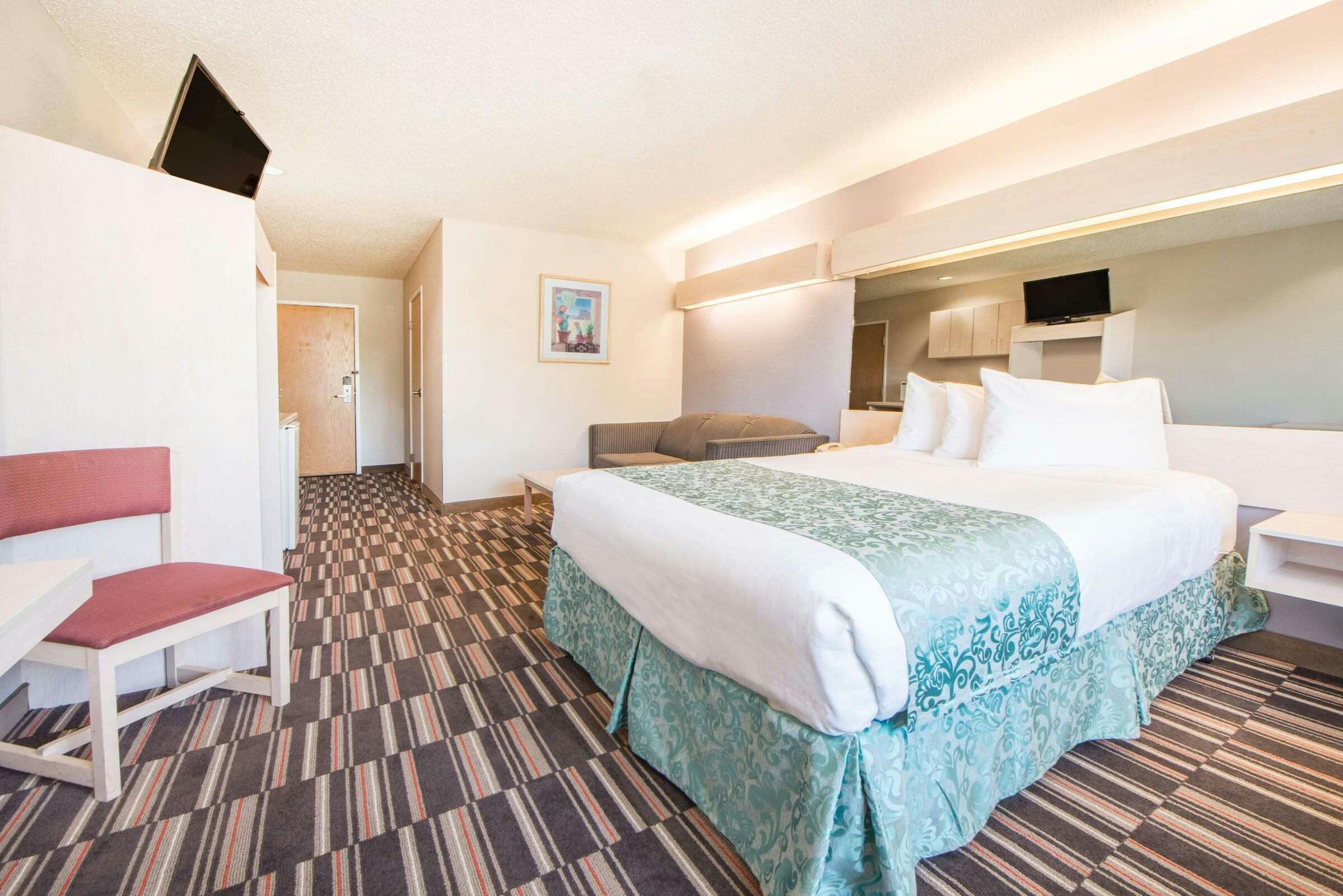 Hotel Microtel Claremore photo 2