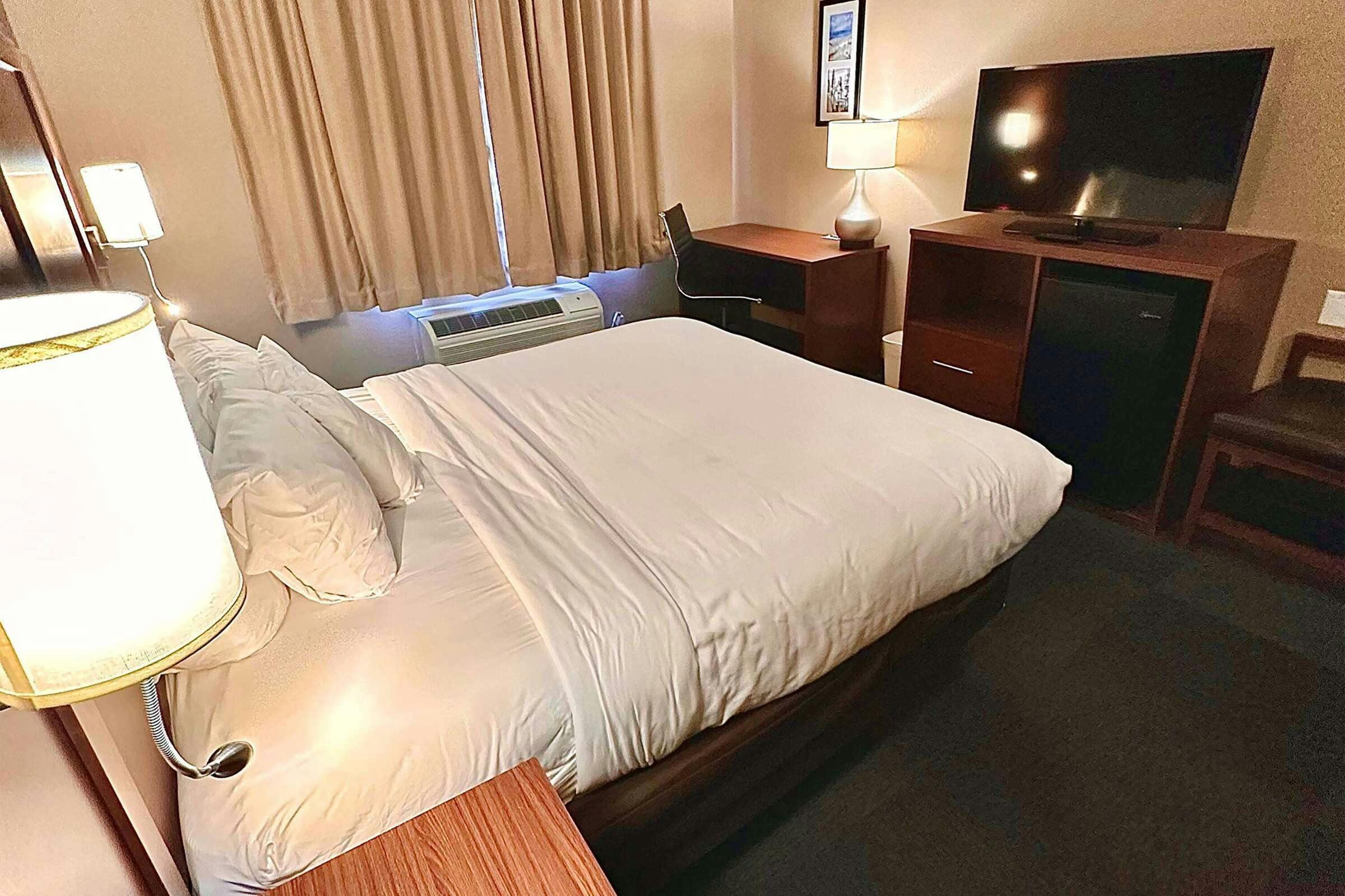 Hotel Baymont by Wyndham Phoenix North photo 4